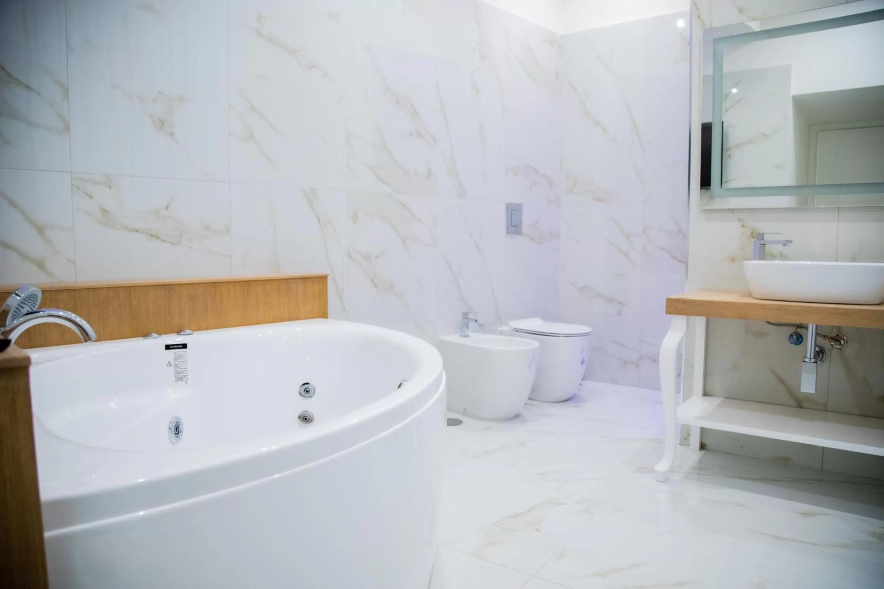 Hot Tub in Gentile Suite Centro Storico