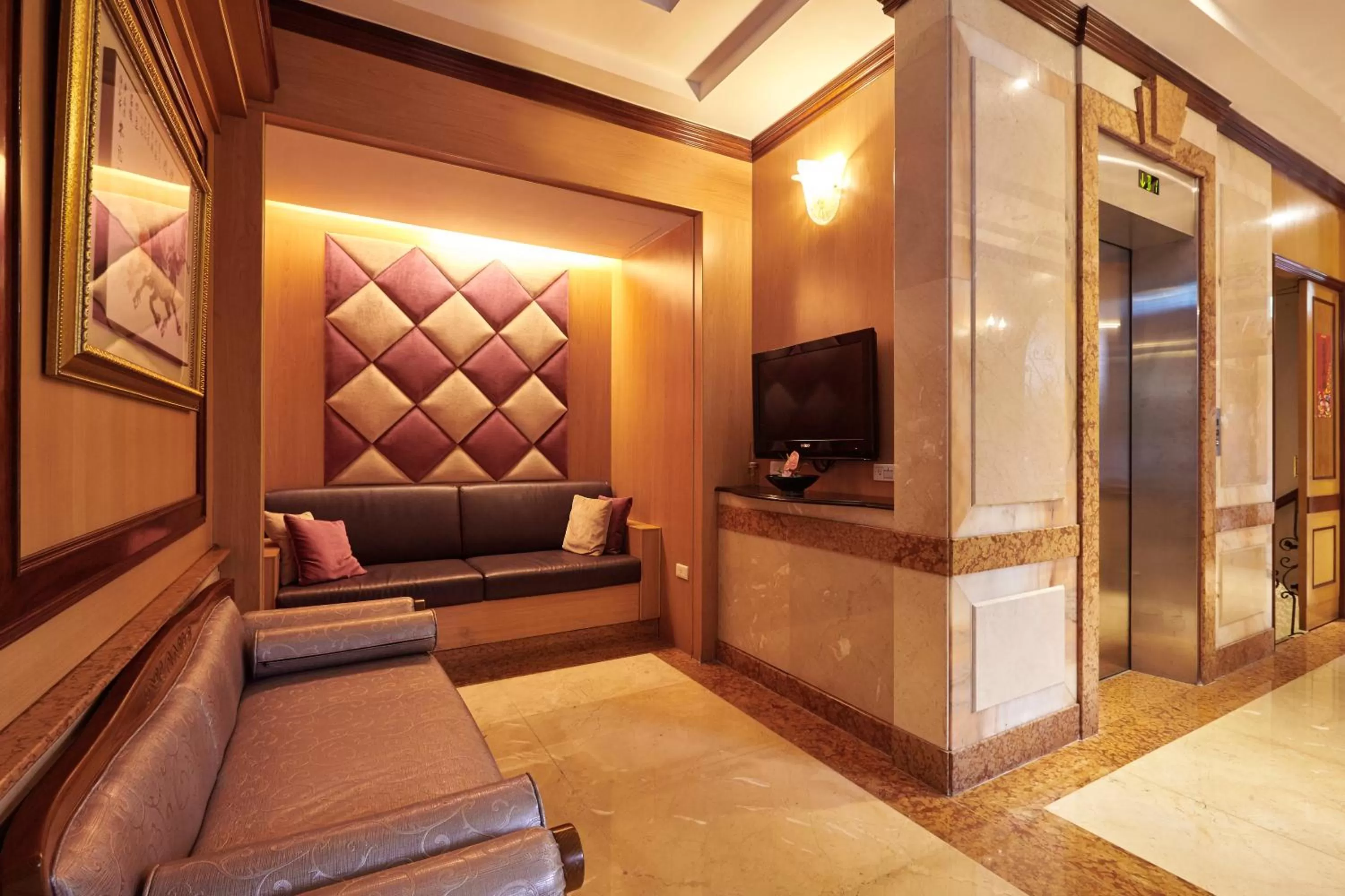 Communal lounge/ TV room in Beauty Hotels - Star Beauty Resort
