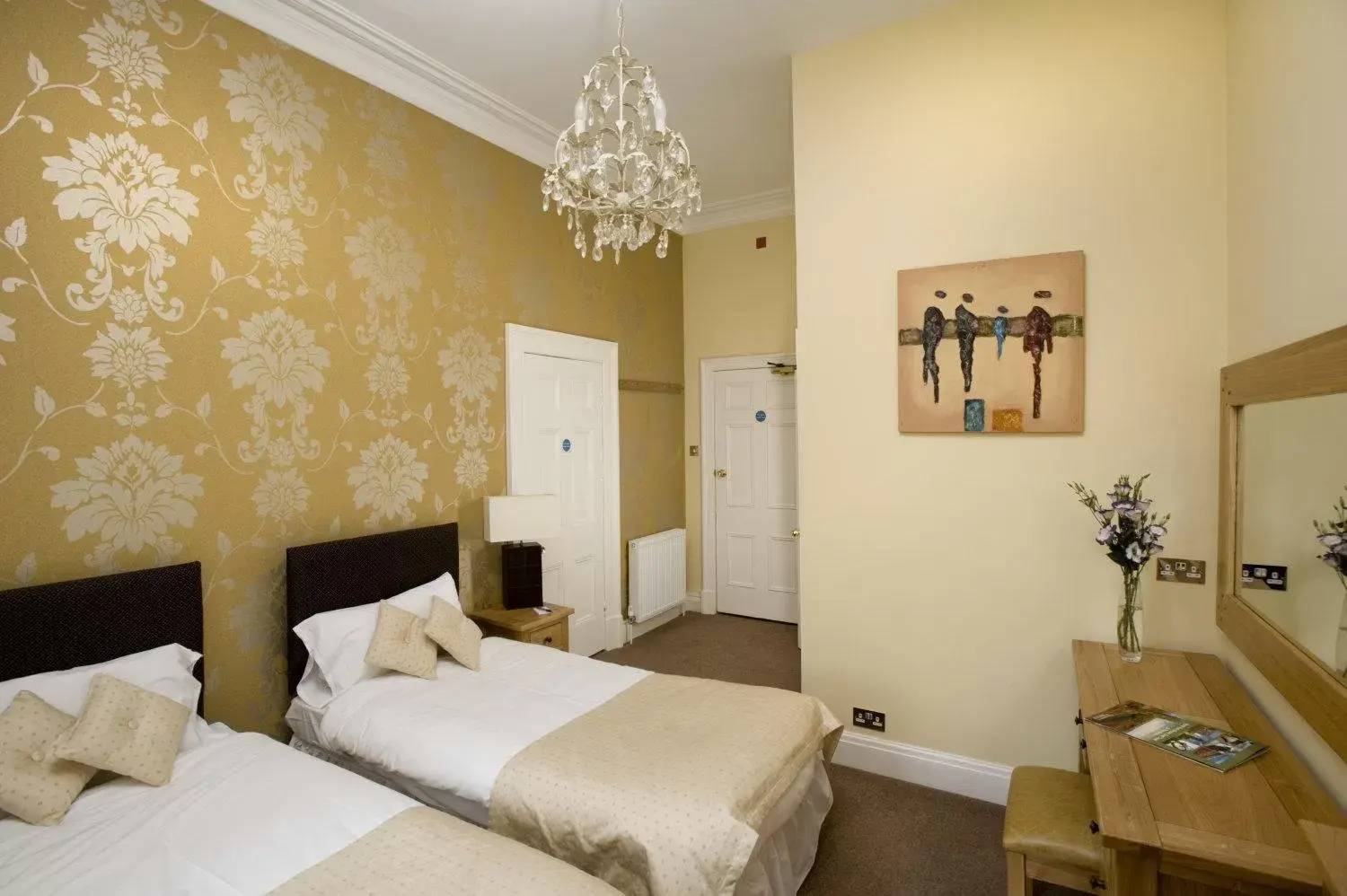 Luxury Twin Room in The Old Lodge Luxury Twin Room in The Old Lodge