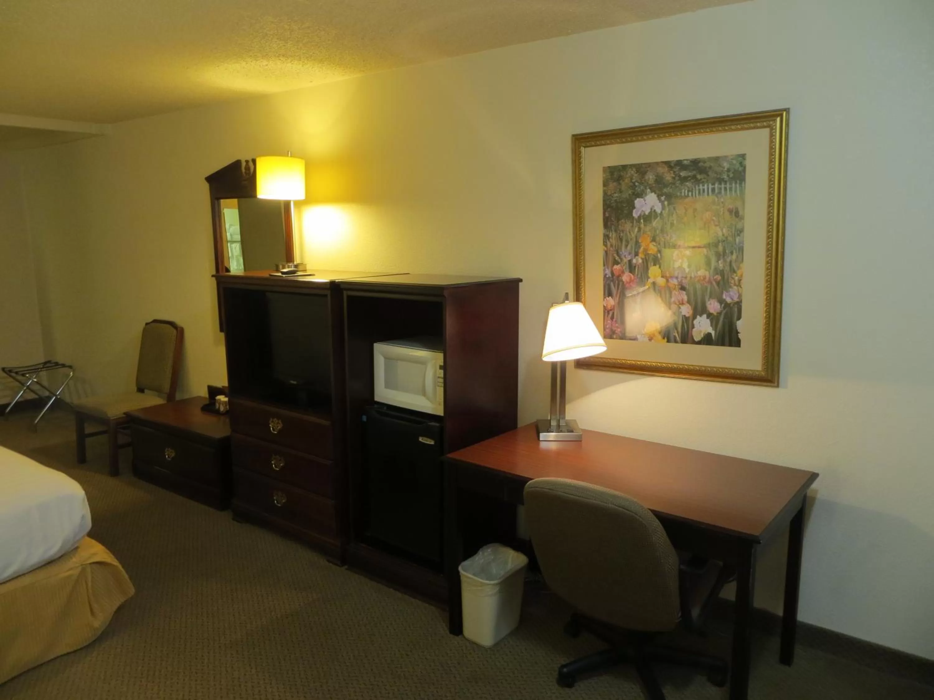 TV and multimedia, Bed in Quality Inn Fort Smith I-540