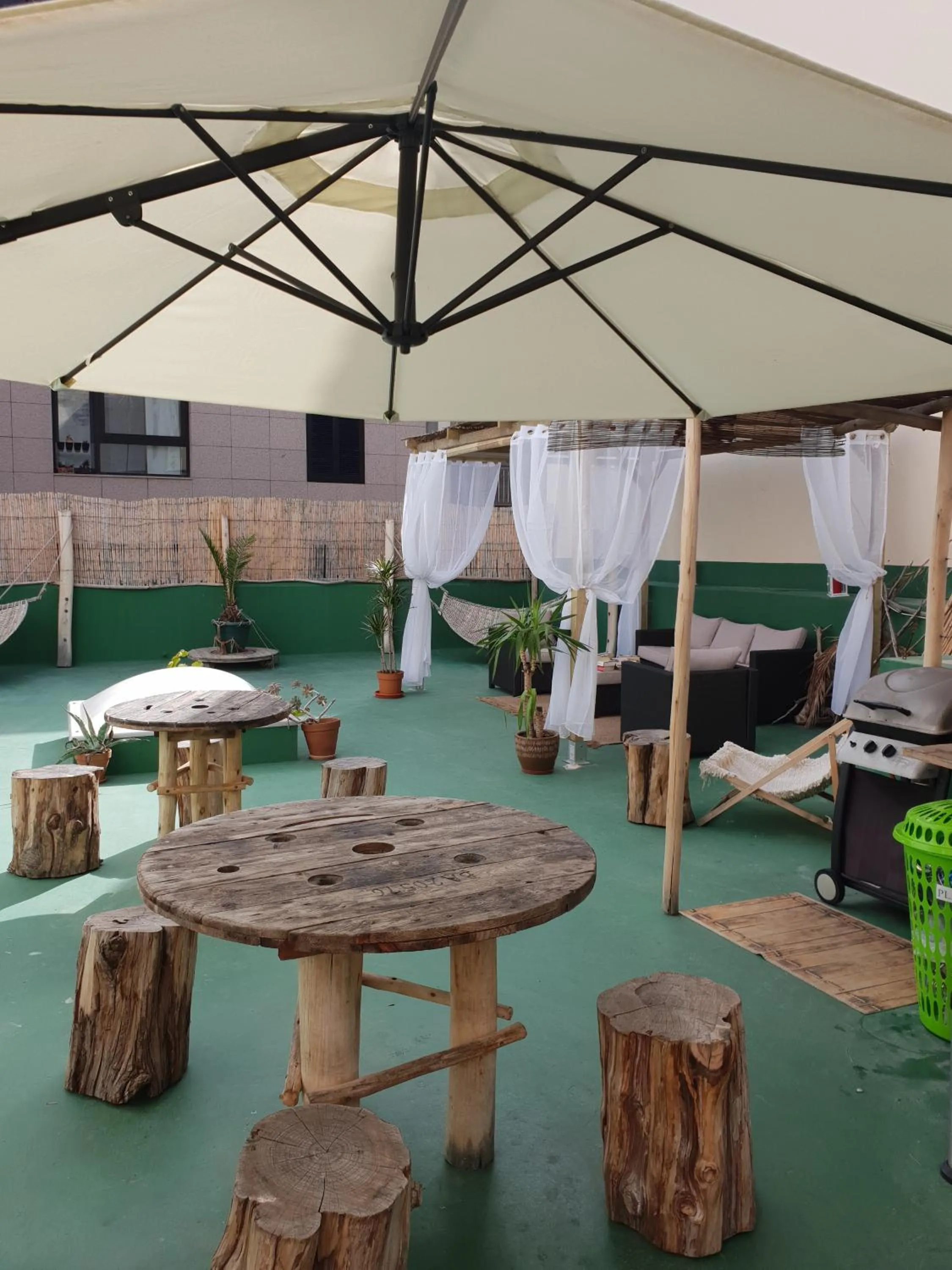 Patio in Cactus Host