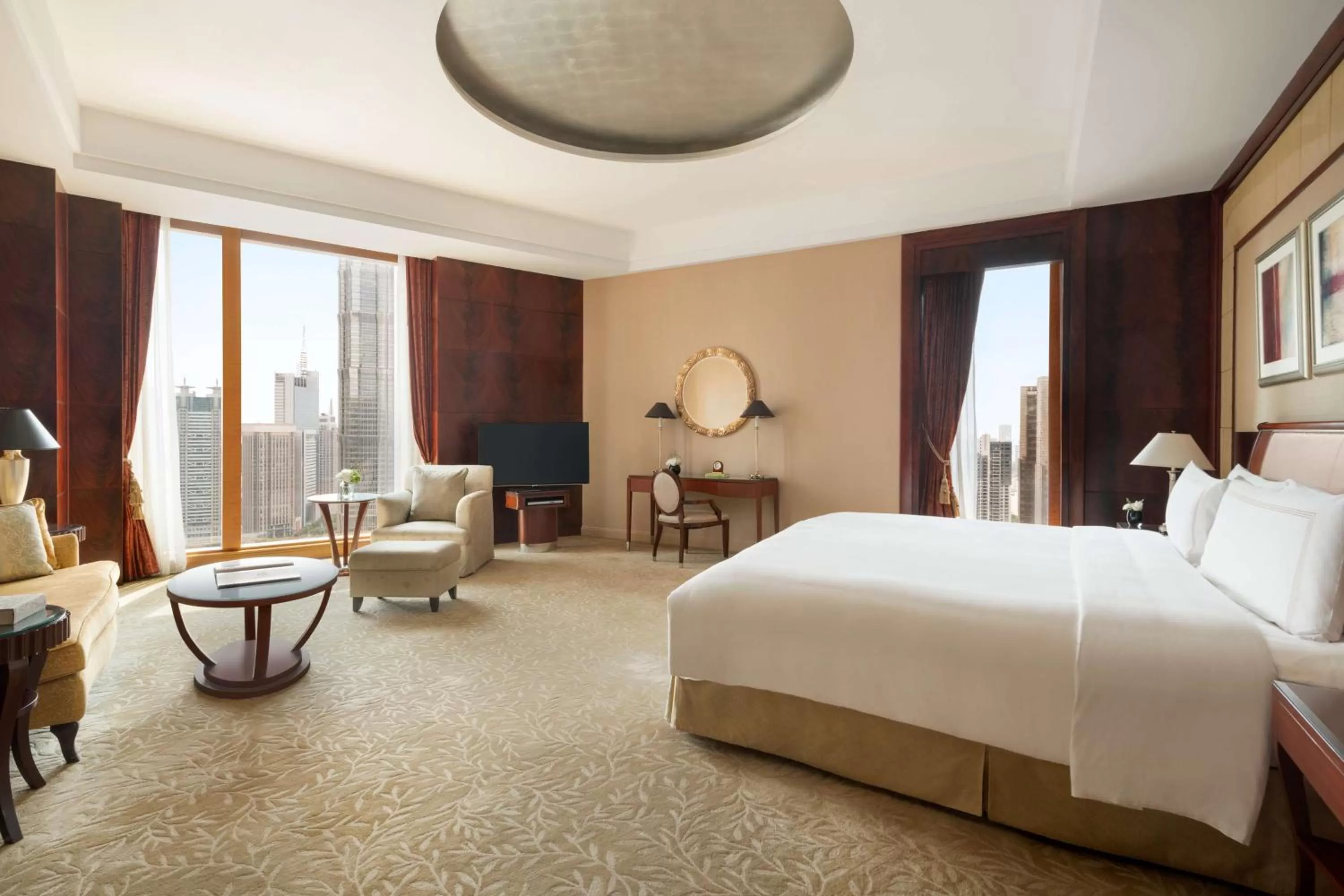 Photo of the whole room, Bed in Pudong Shangri-La, Shanghai