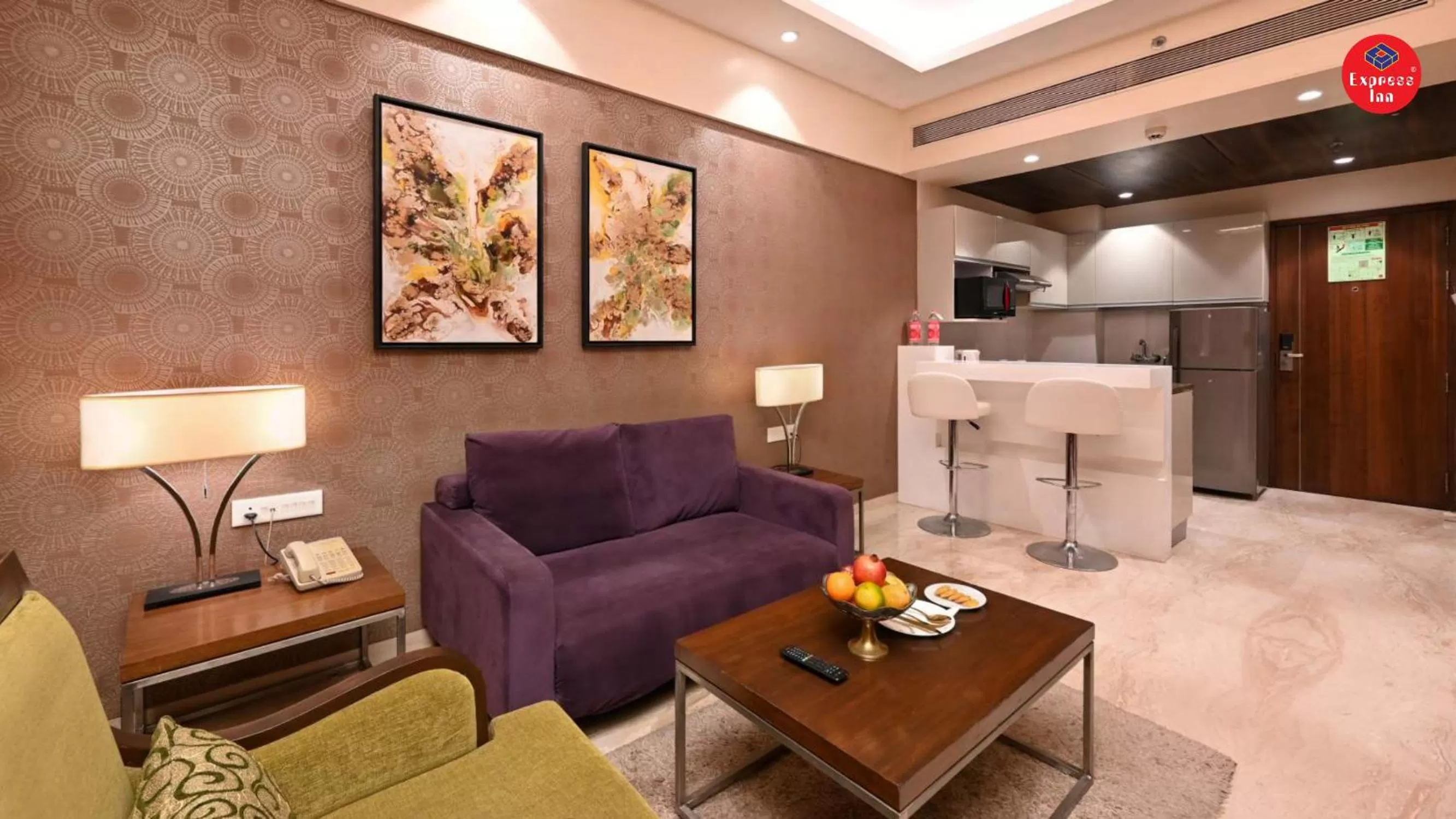 TV and multimedia in Express Inn The Business Luxury Hotel