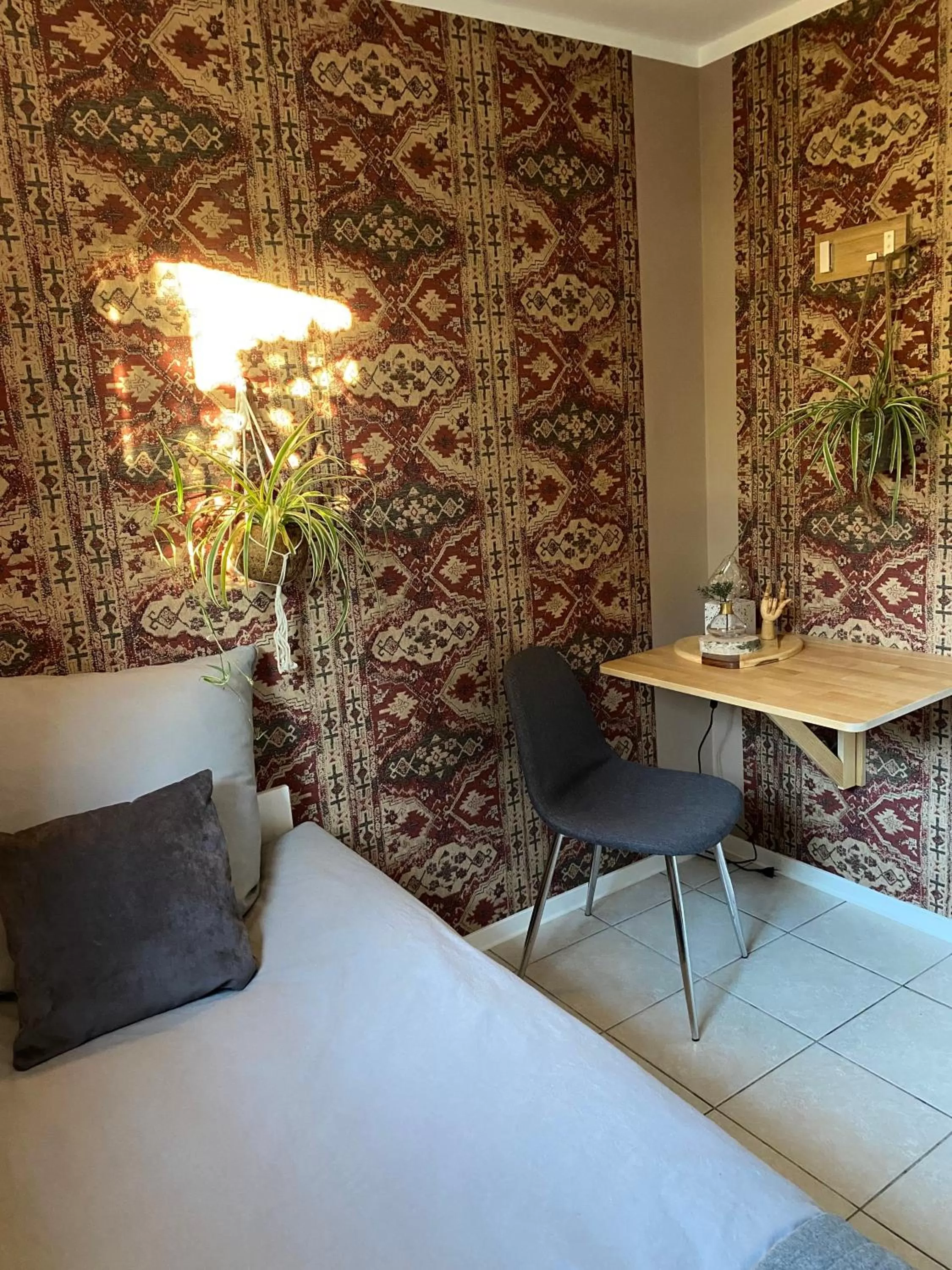 Photo of the whole room, Bed in Komfort Zone