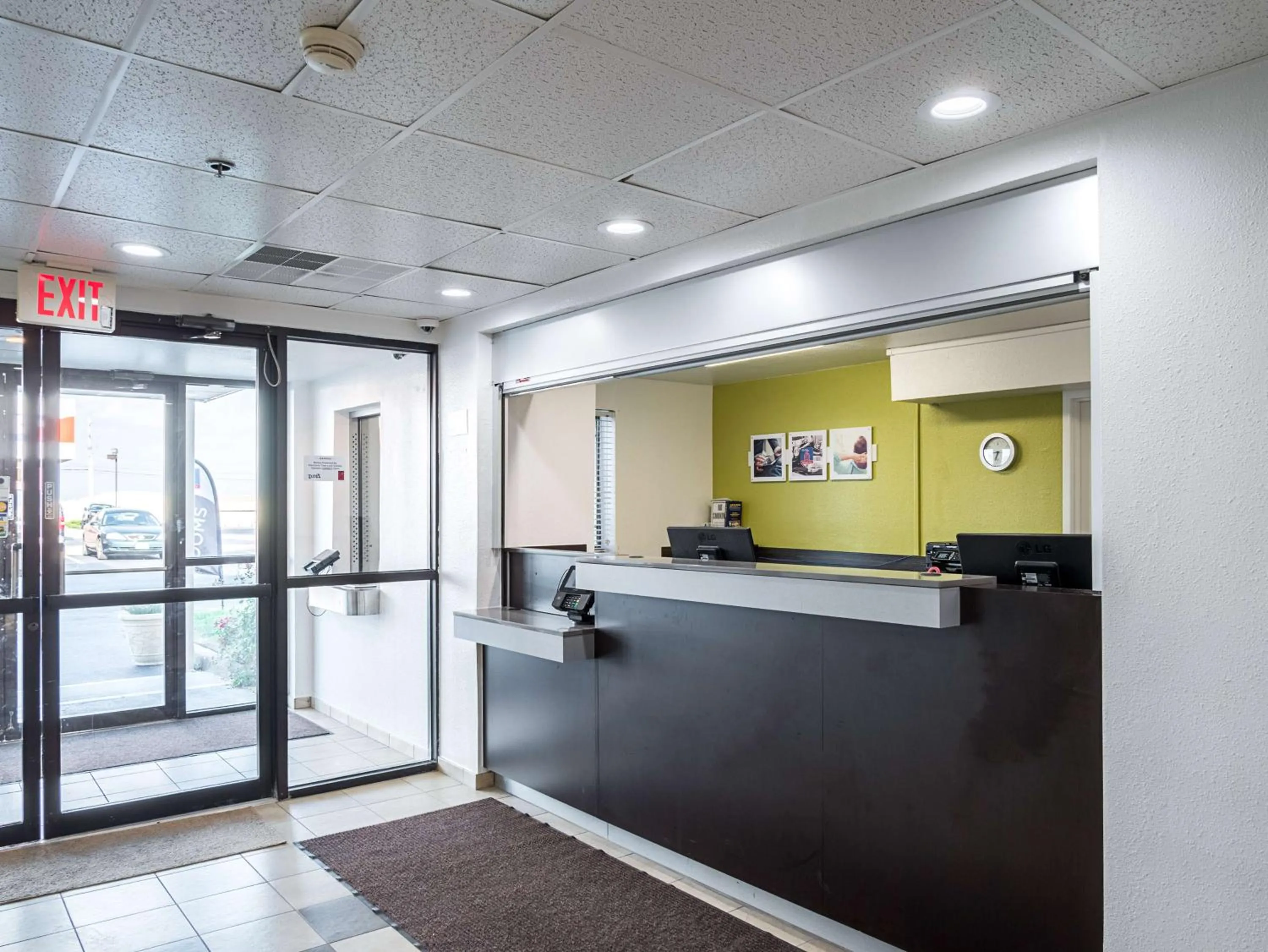 Facade/entrance in Studio 6-Miamisburg, OH - Dayton