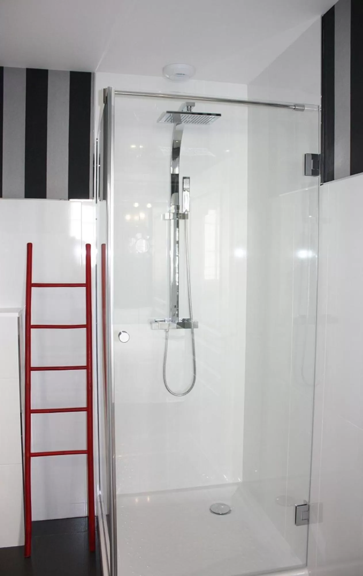 Shower in Le Comptoir du Voyageur
