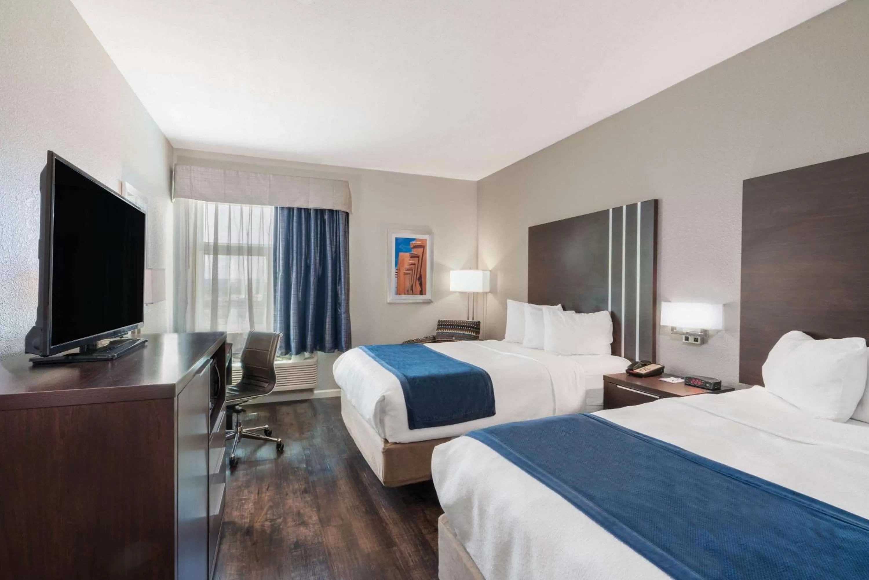 Photo of the whole room, Bed in Baymont by Wyndham Albuquerque Airport