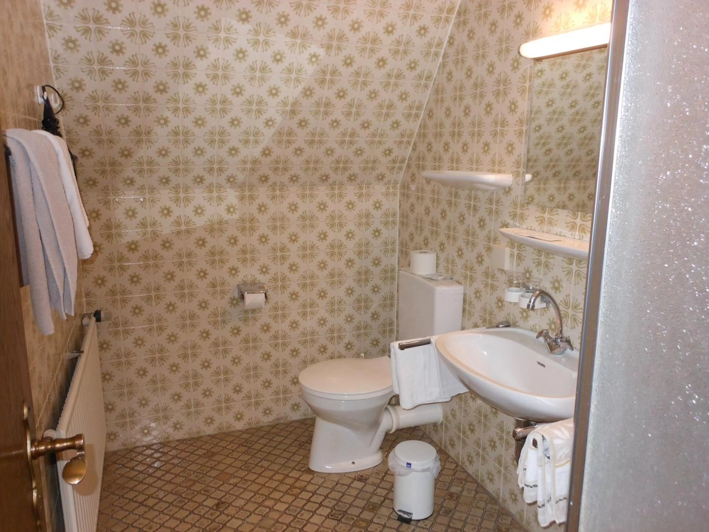 Bathroom in Westfalenhof Garni