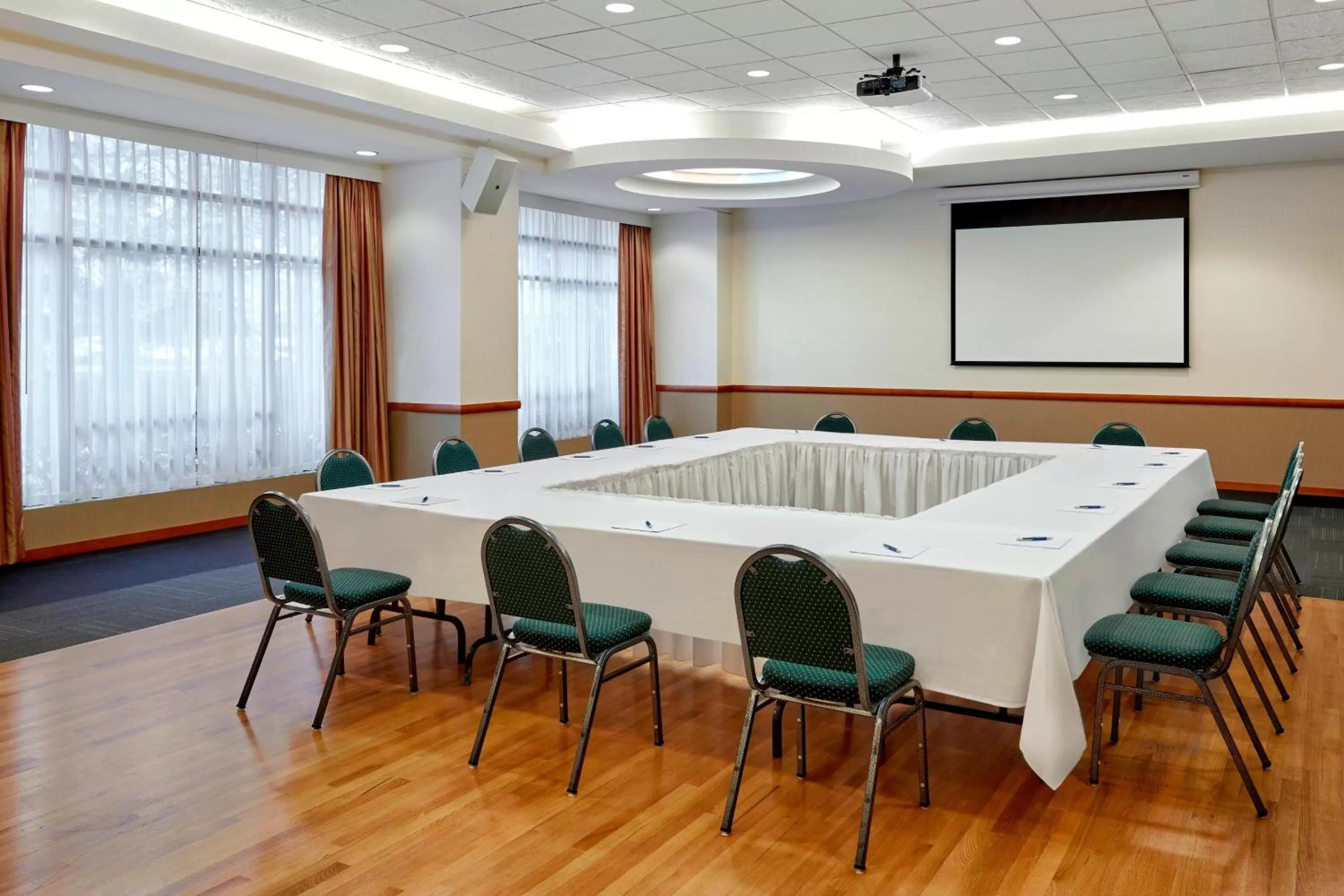 Meeting/conference room in Grand Park Hotel Vancouver Airport, an Ascend Collection Hotel