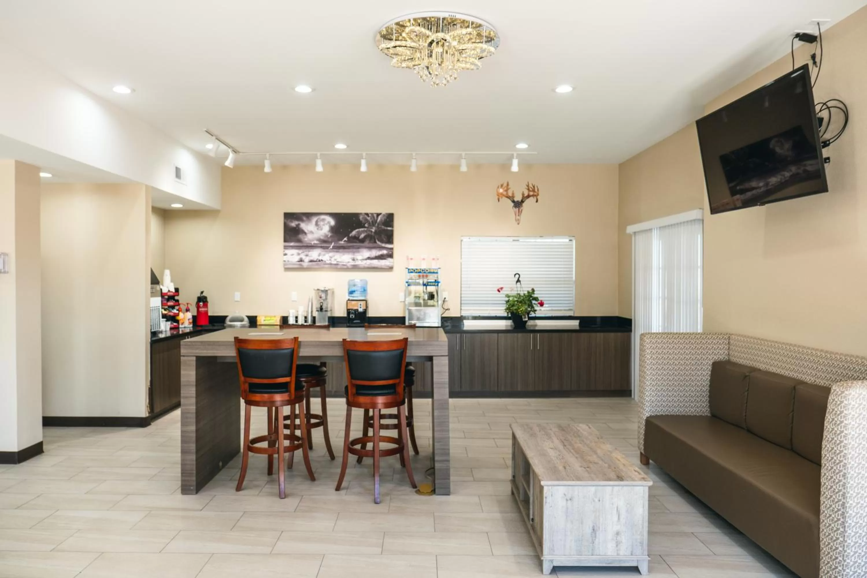 Dining Area in BAYMONT BY WYNDHAM