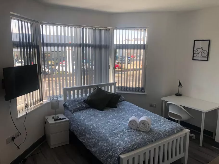 Bed in Newly refurbished studio, great location 8 studios