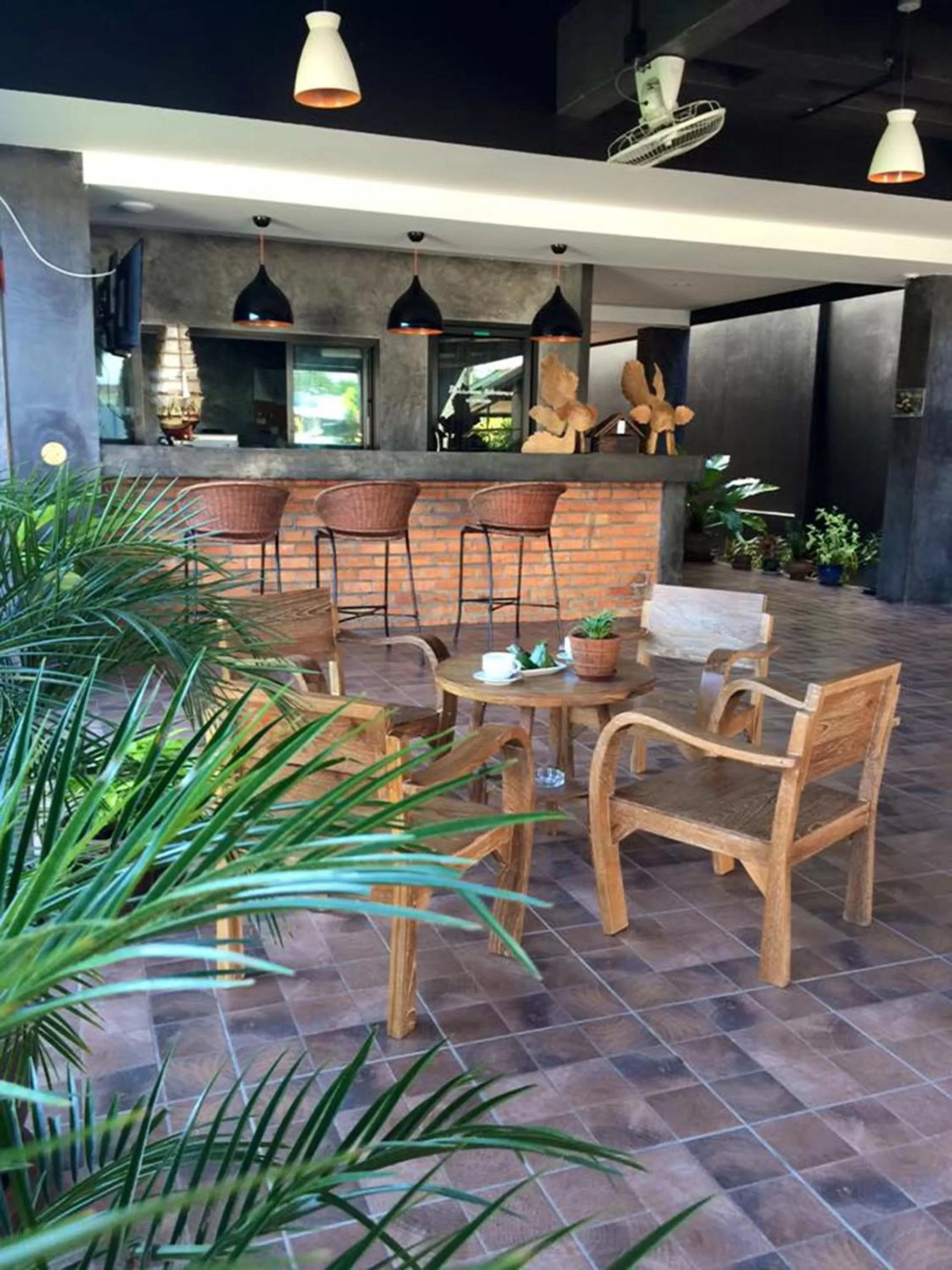 Restaurant/places to eat in Rakkawan Residence