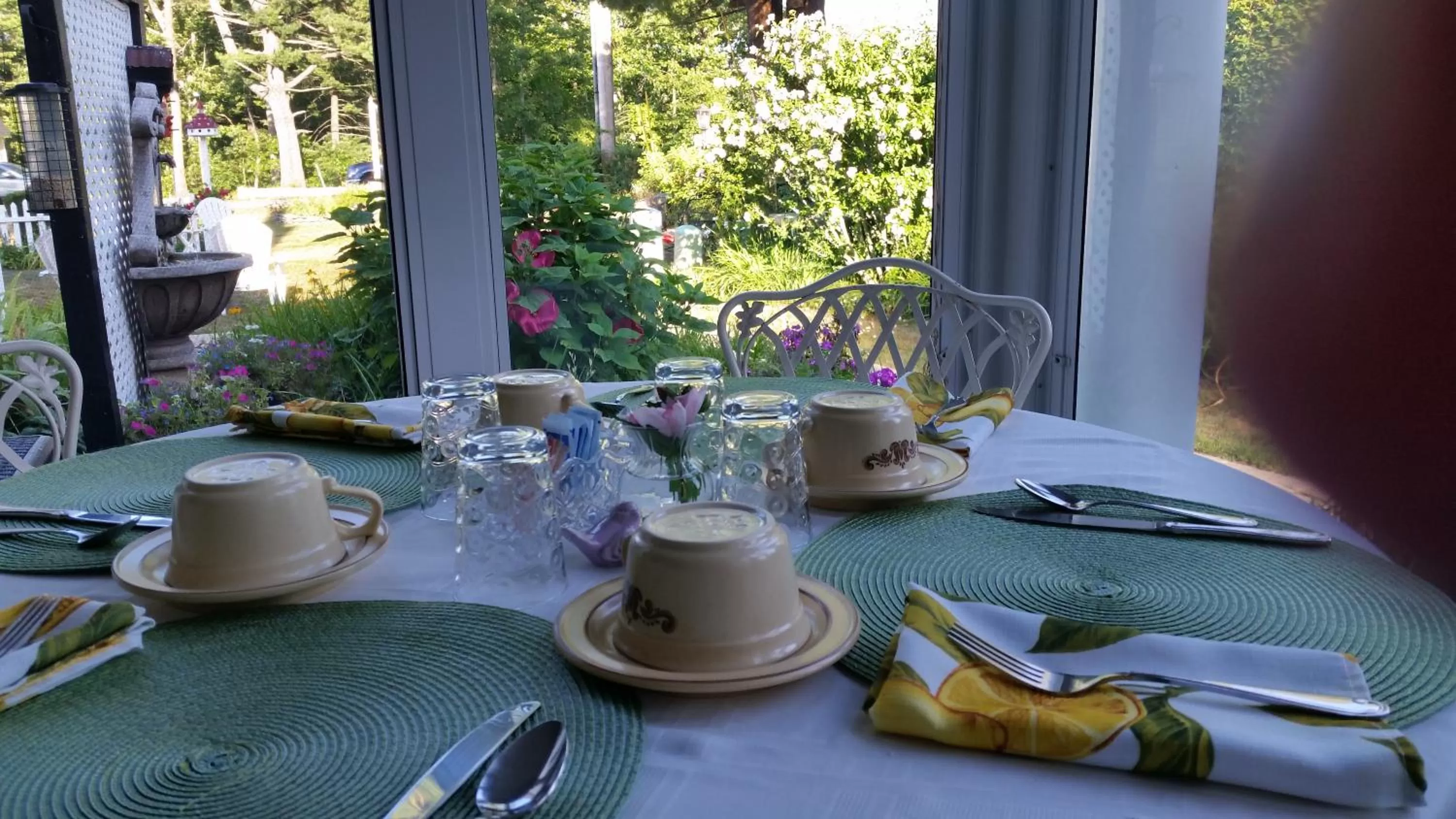 Restaurant/Places to Eat in Holiday Guest House Bed & Breakfast