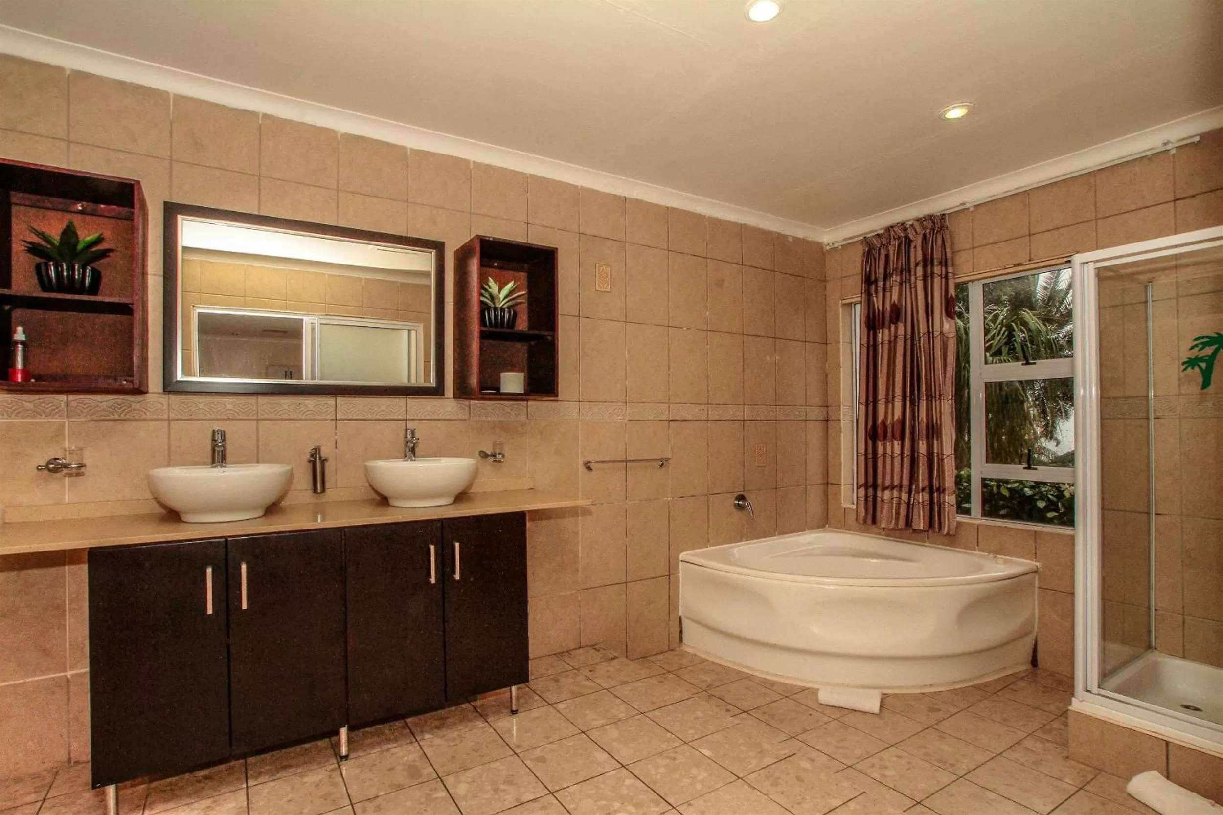 Bathroom in Addis Bed and Breakfast