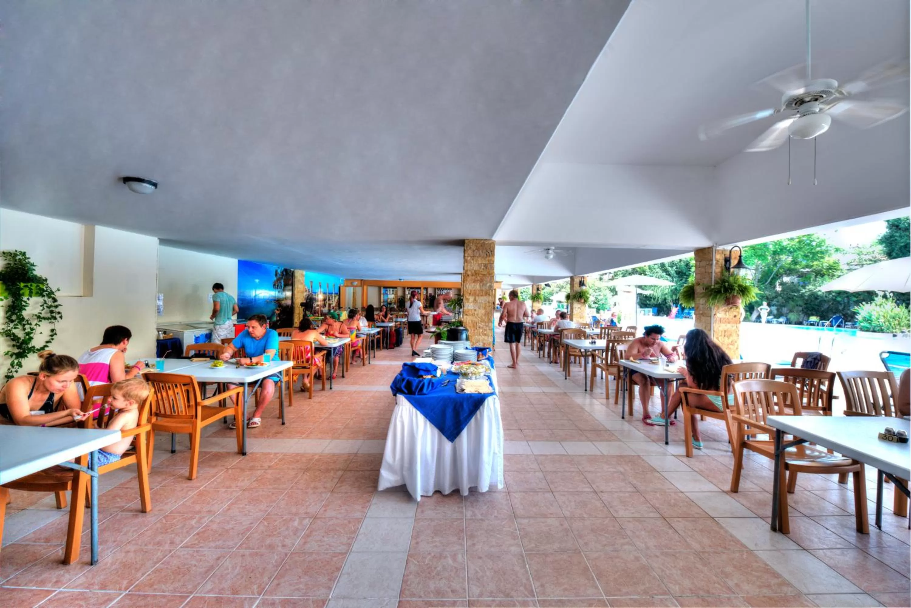 Restaurant/places to eat in Avlida Hotel