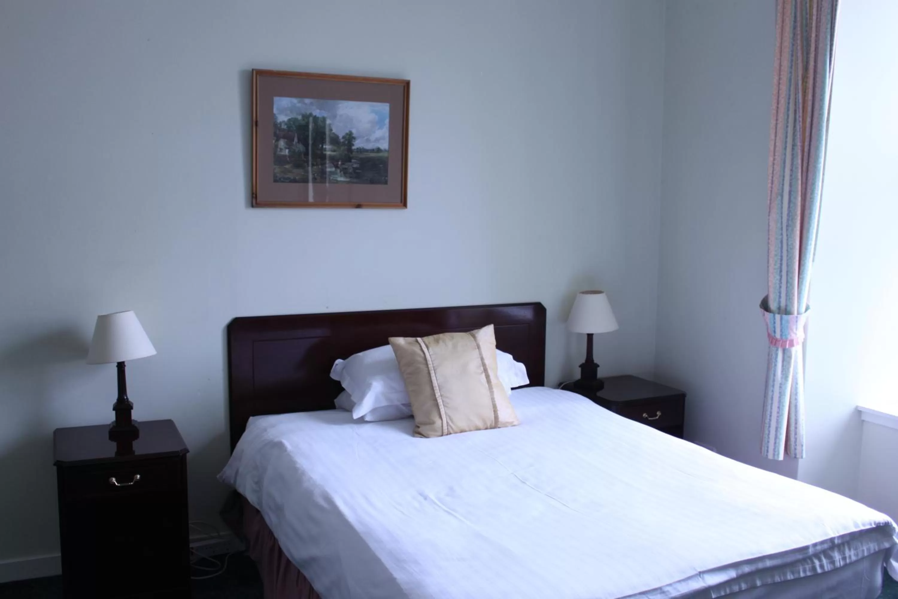 Bed in Mackays Hotel