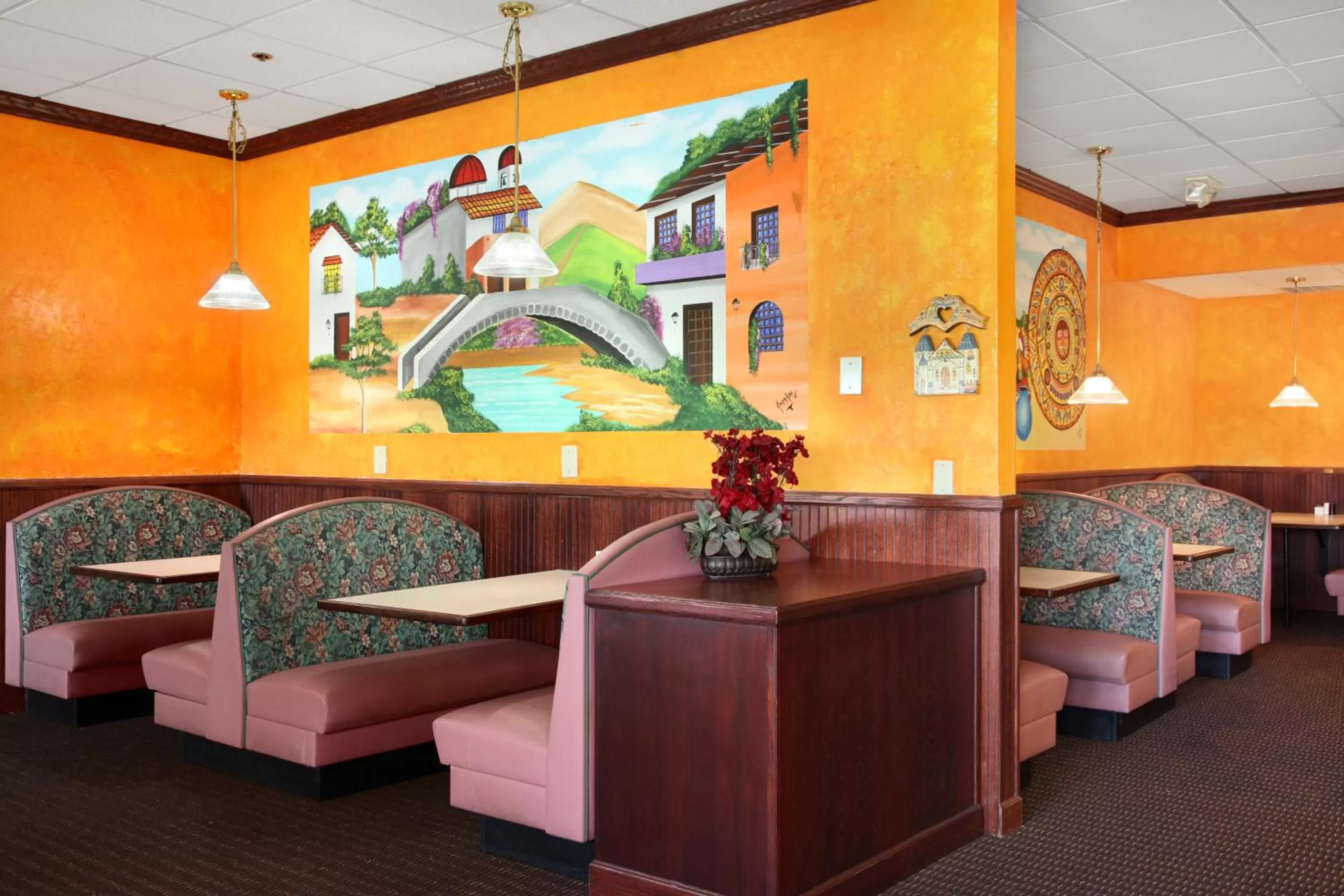 Lounge or bar in Ramada by Wyndham Wytheville