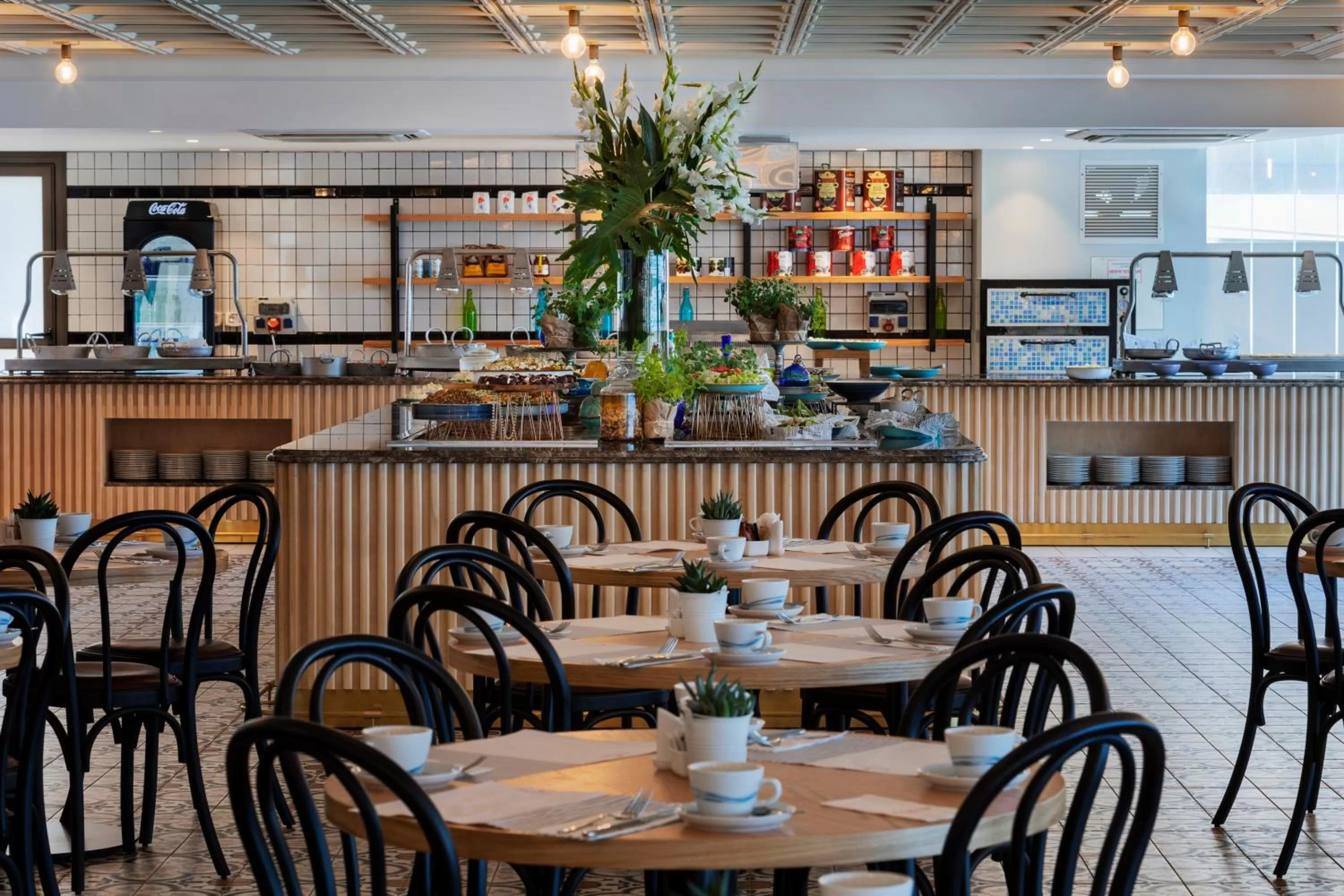 Restaurant/places to eat in Resort Hadera by Jacob Hotels