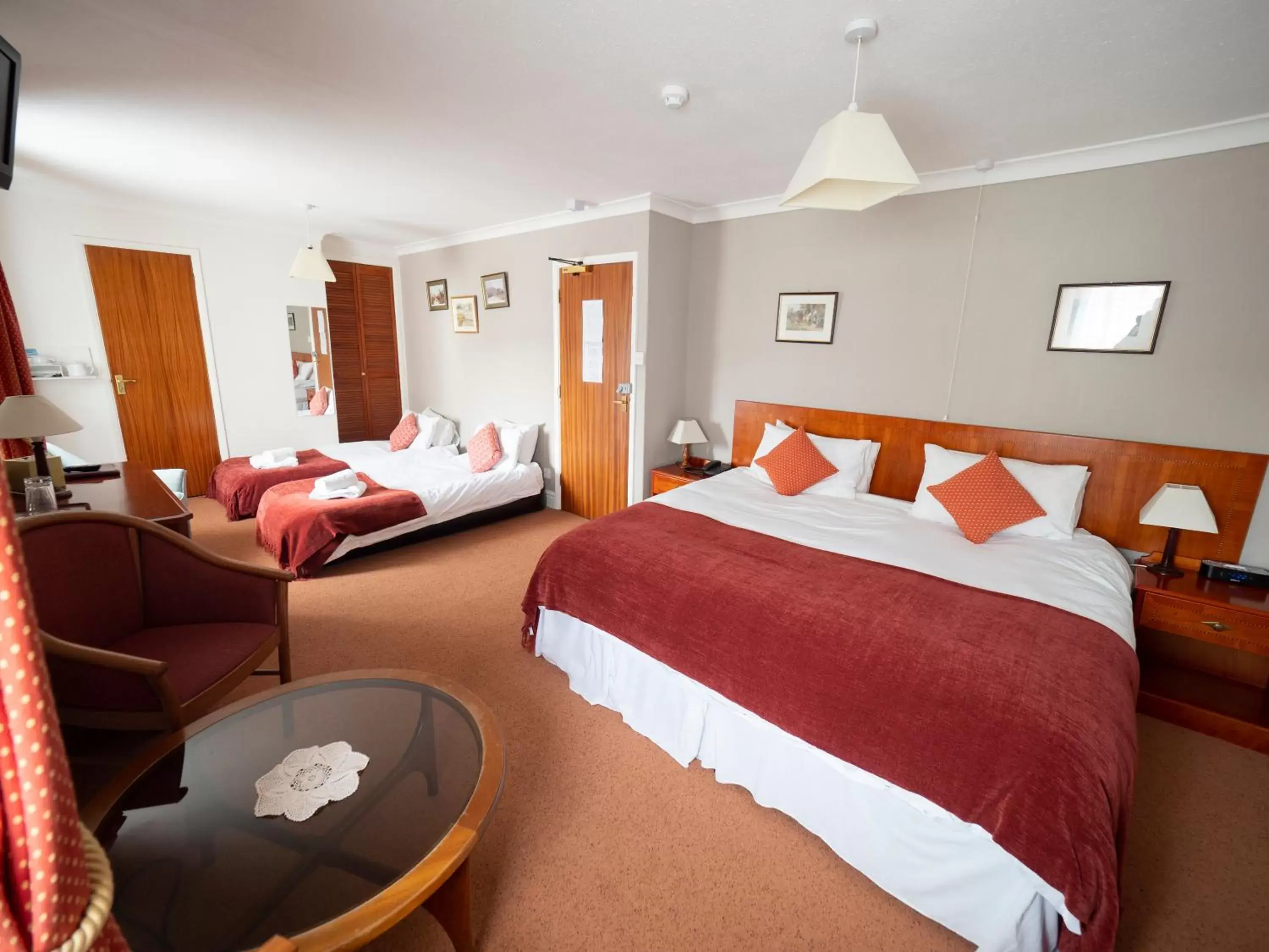 Family Room - single occupancy in The Rest and Be Thankful Inn Family Room - single occupancy in The Rest and Be Thankful Inn