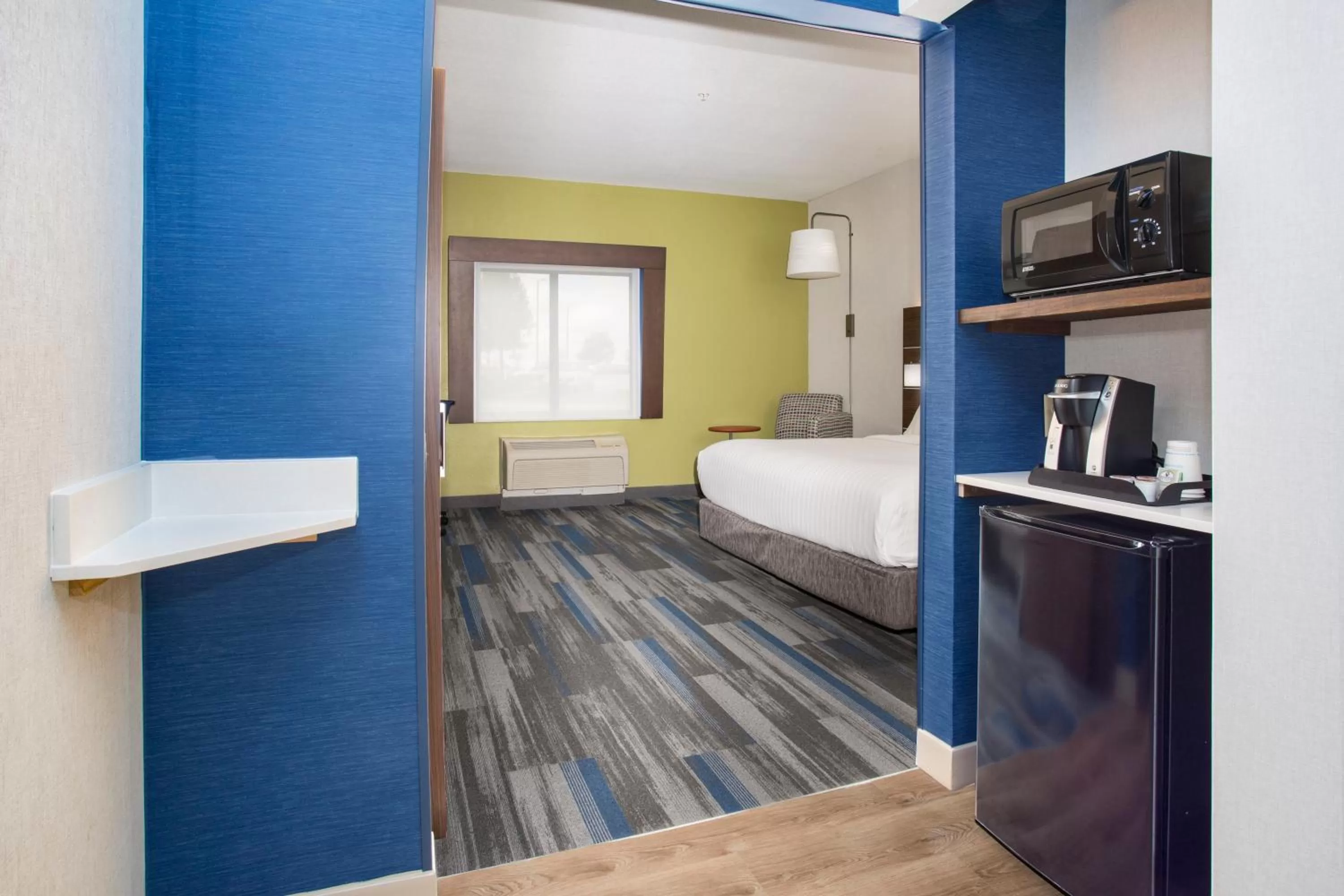 Bedroom, Bed in Holiday Inn Express Kansas City - at the Legends! by IHG