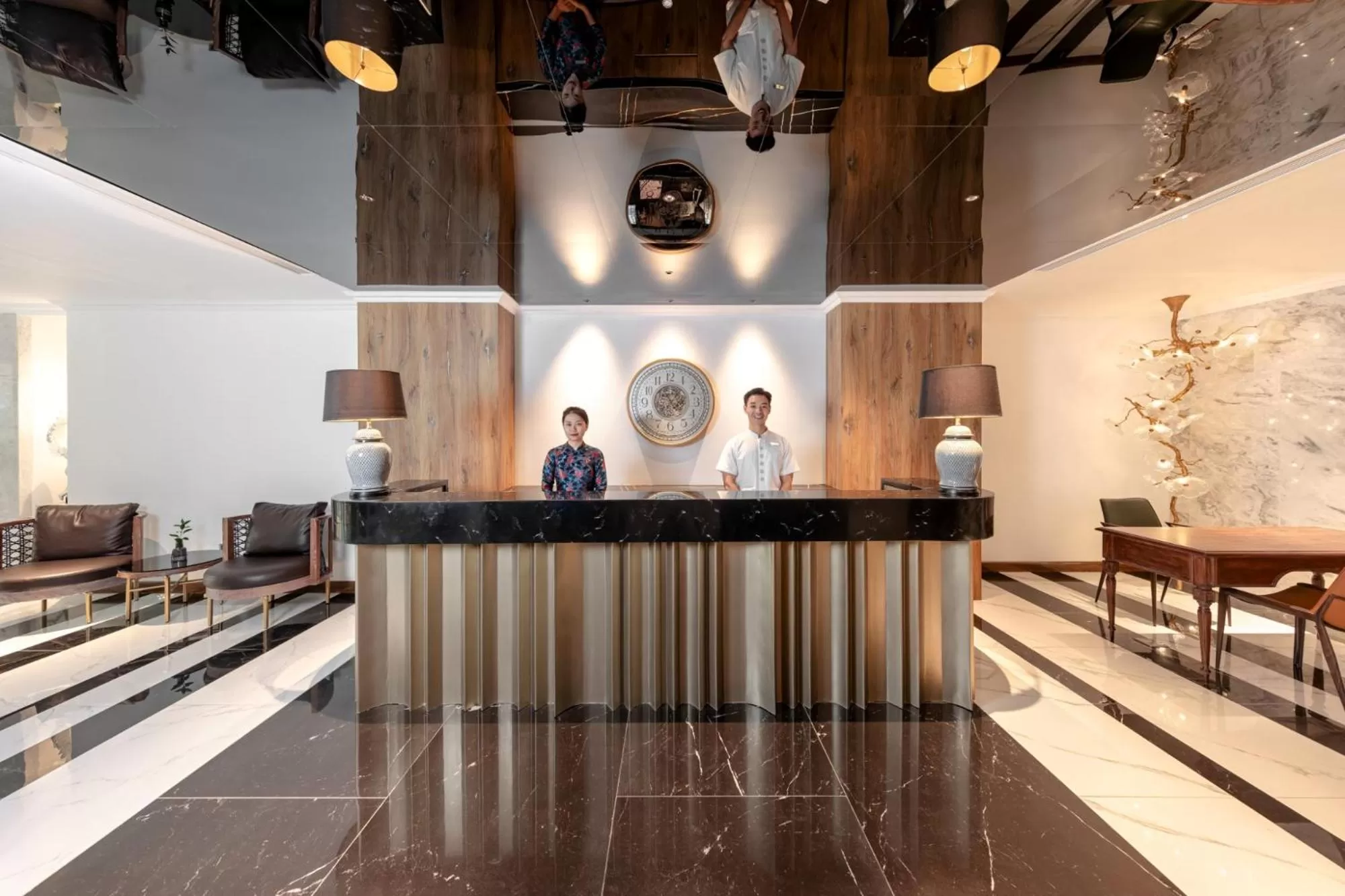 Staff in La Siesta Classic Hang Thung