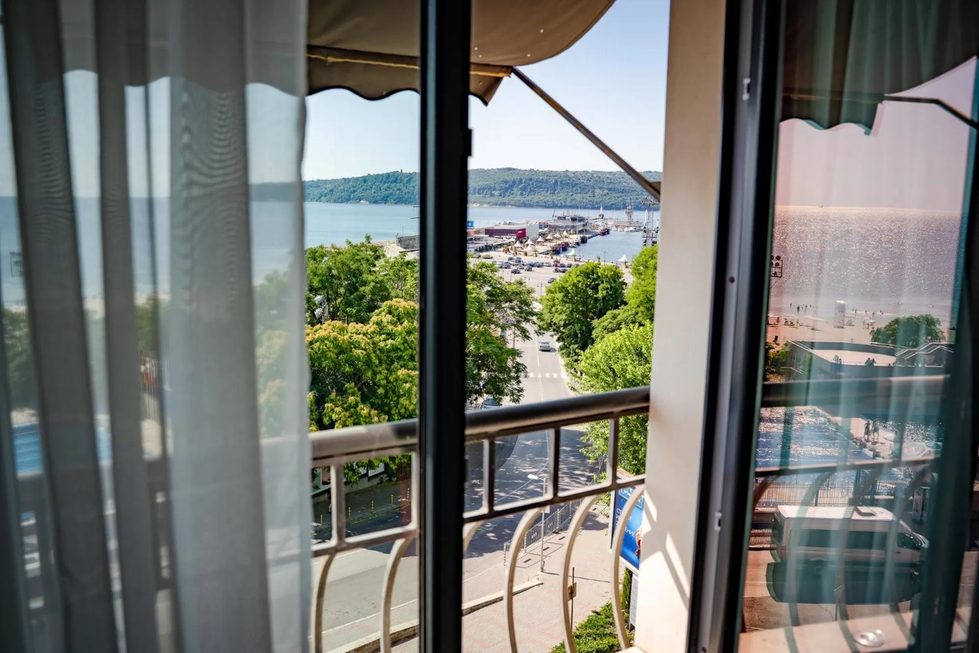 Panorama Hotel - Free EV Charging Station