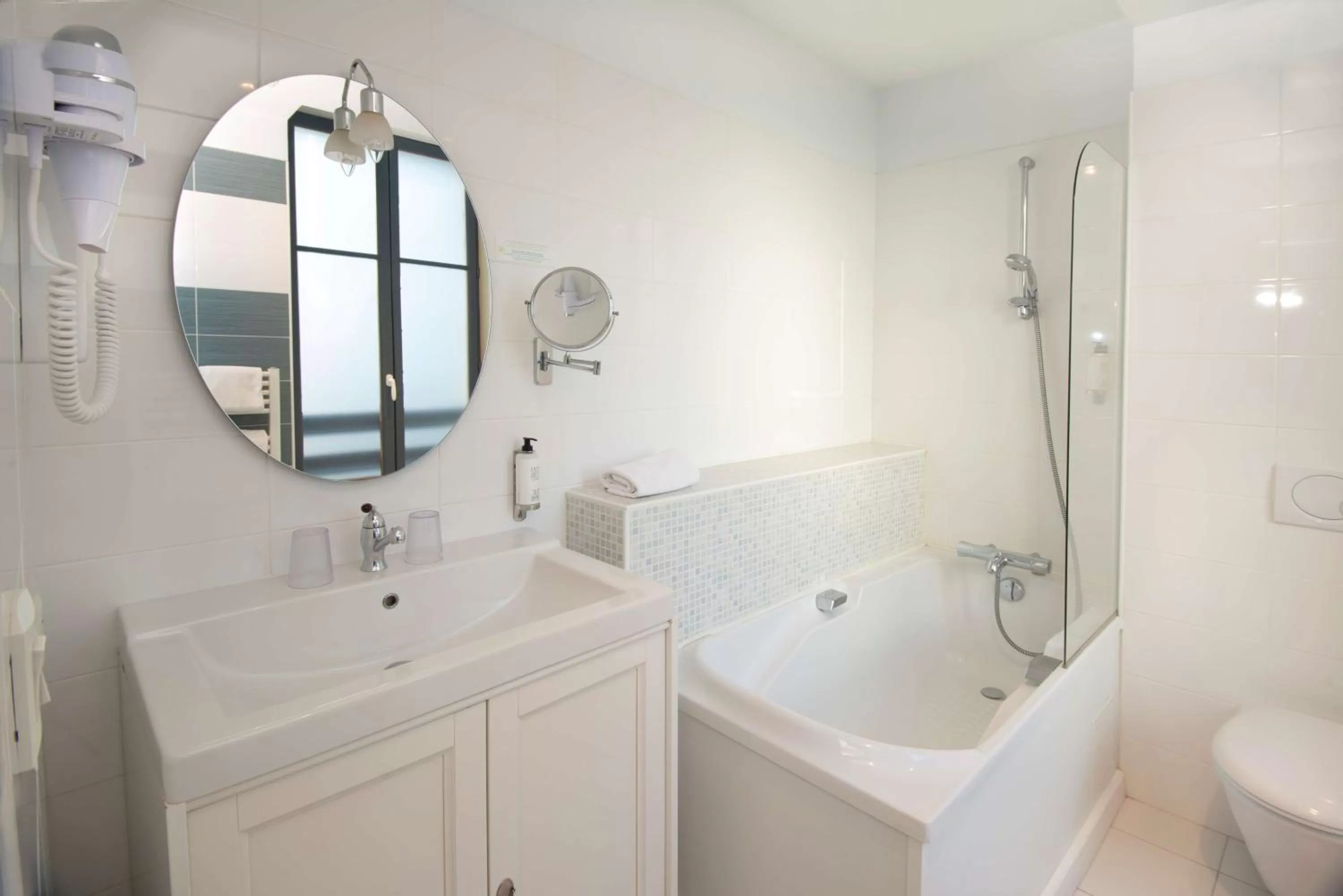 Bathroom in Best Western Plus Hotel Kregenn