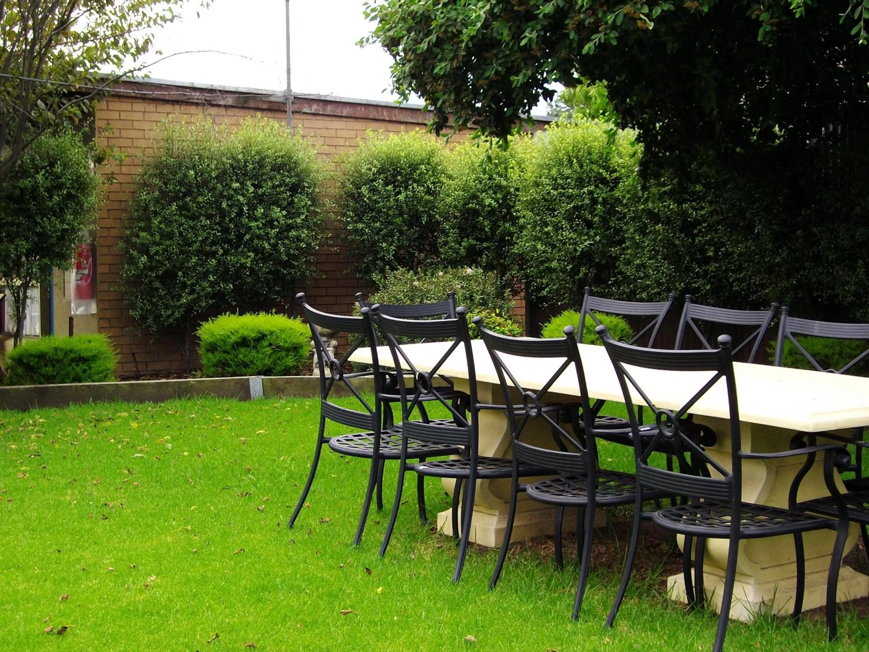 BBQ facilities, Garden in Otway Gate Motel