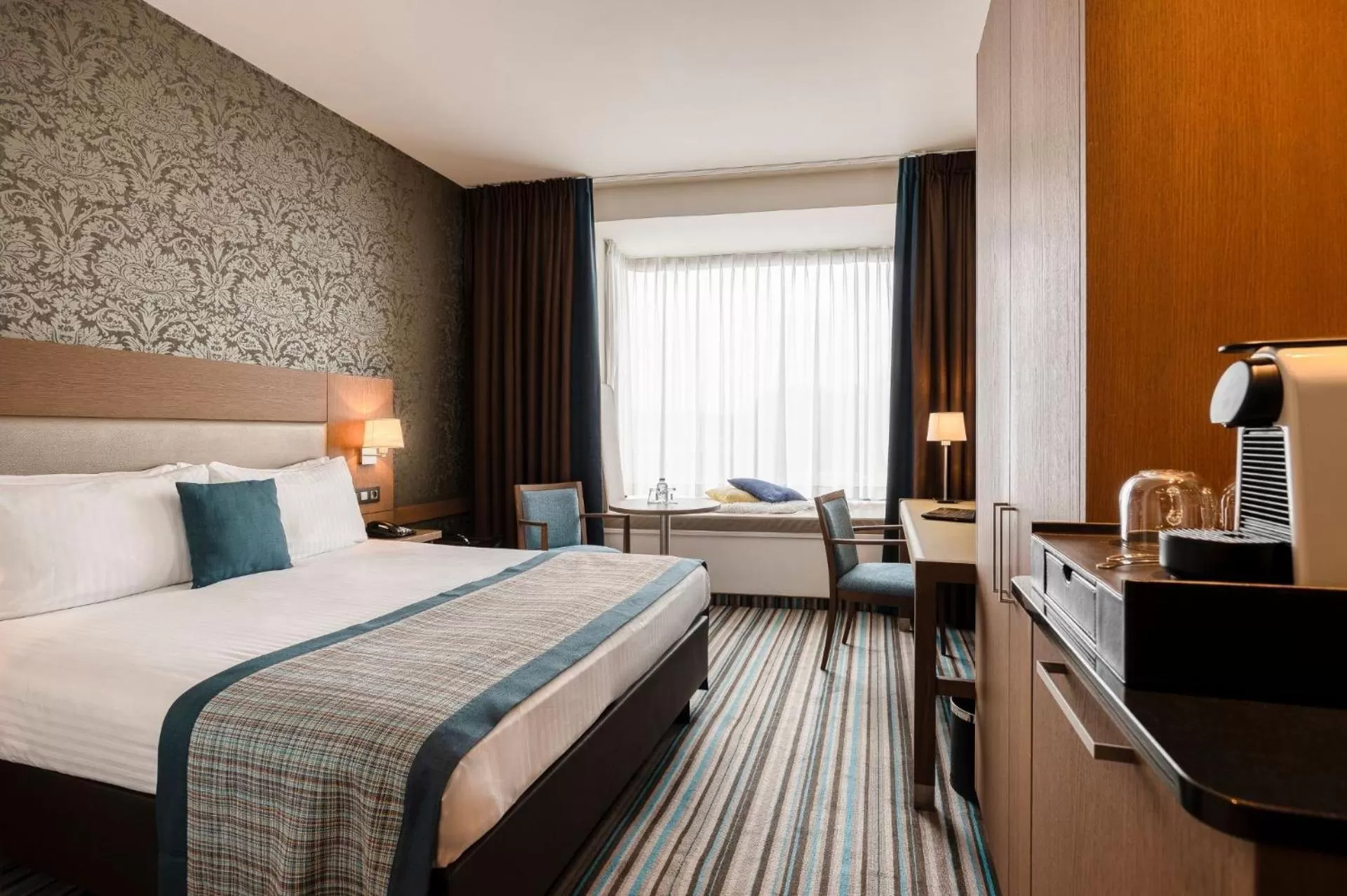 Photo of the whole room, Bed in Leopold Hotel Oudenaarde