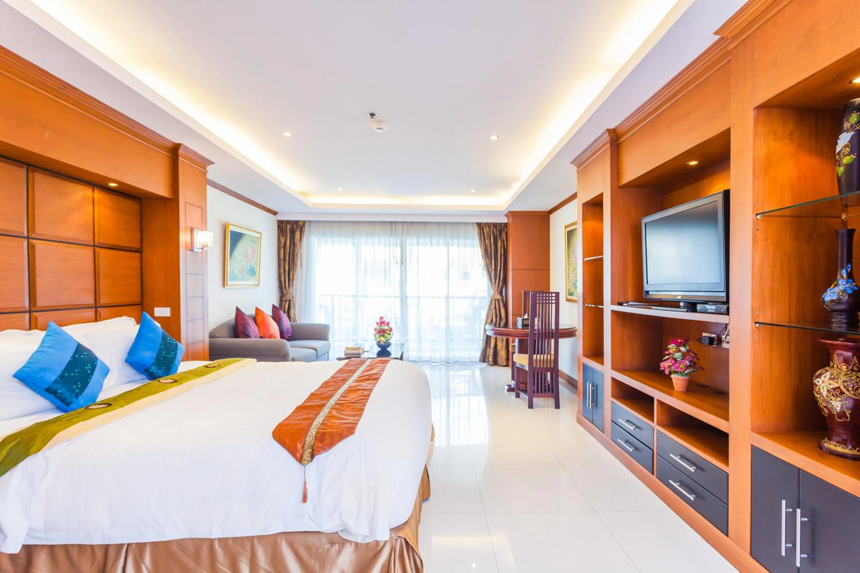 Photo of the whole room, Bed in Tara Court Hotel