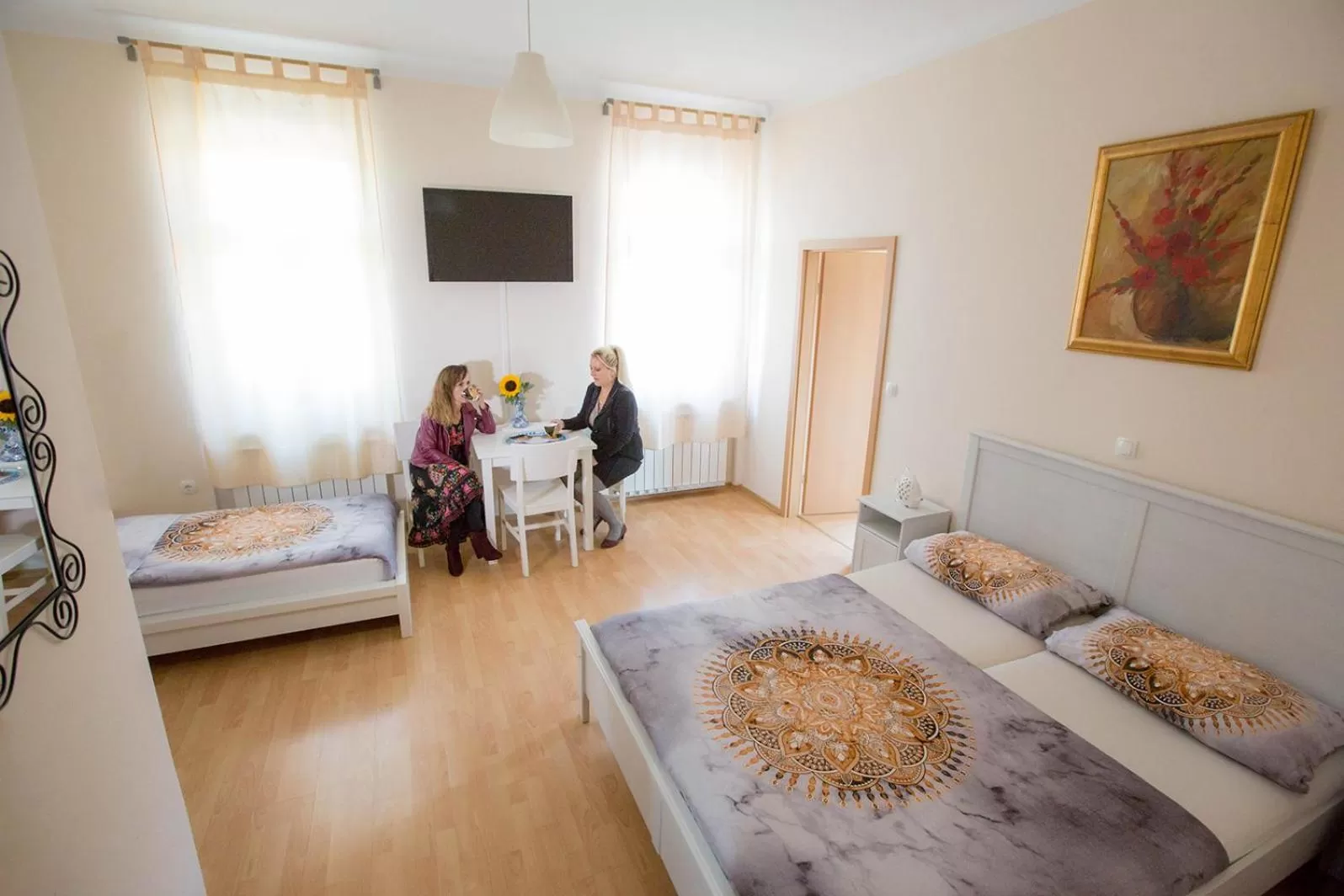 TV and multimedia, Seating Area in Hostel Sonce