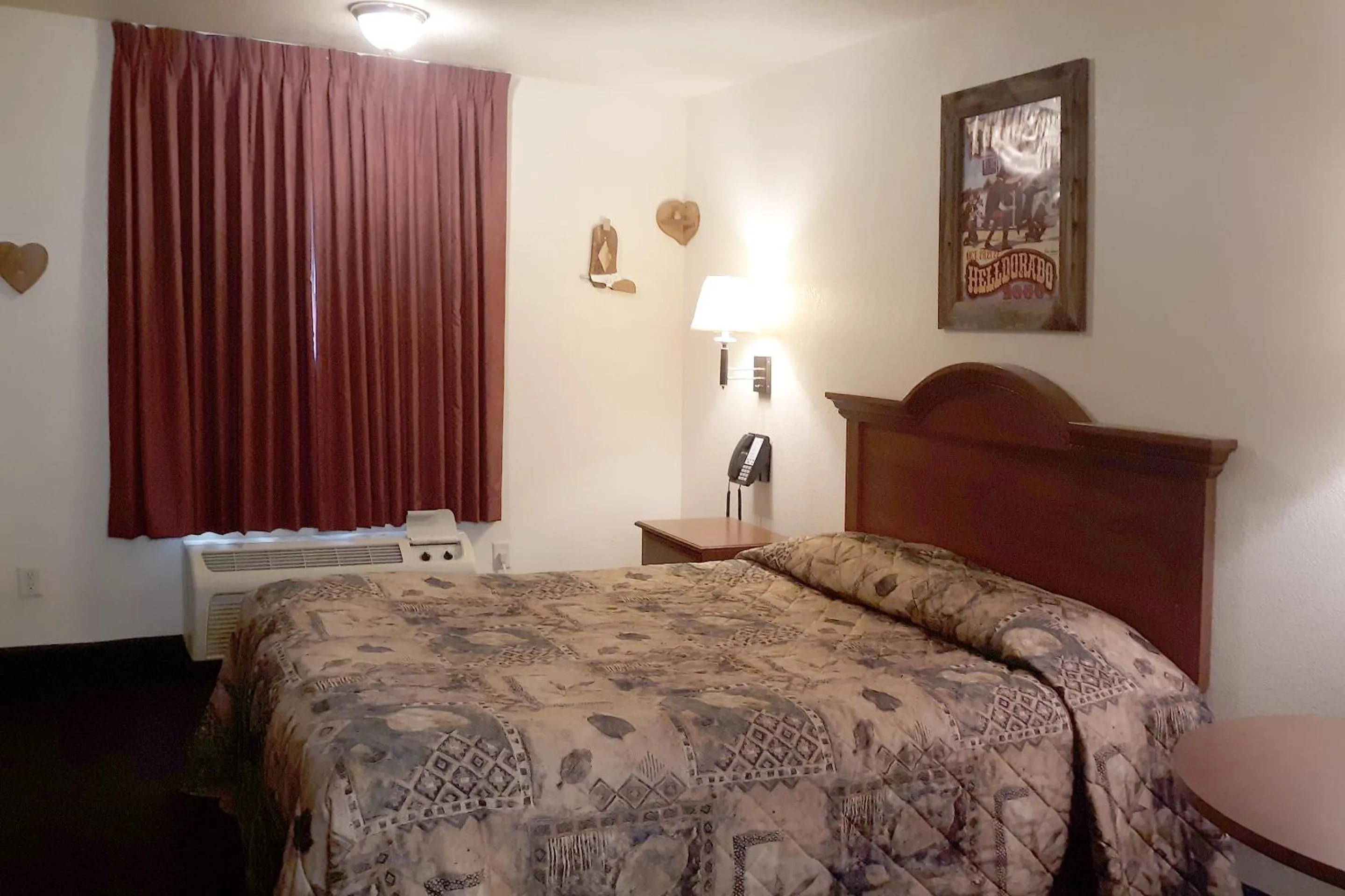 Bedroom, Bed in OYO Hotel Tombstone