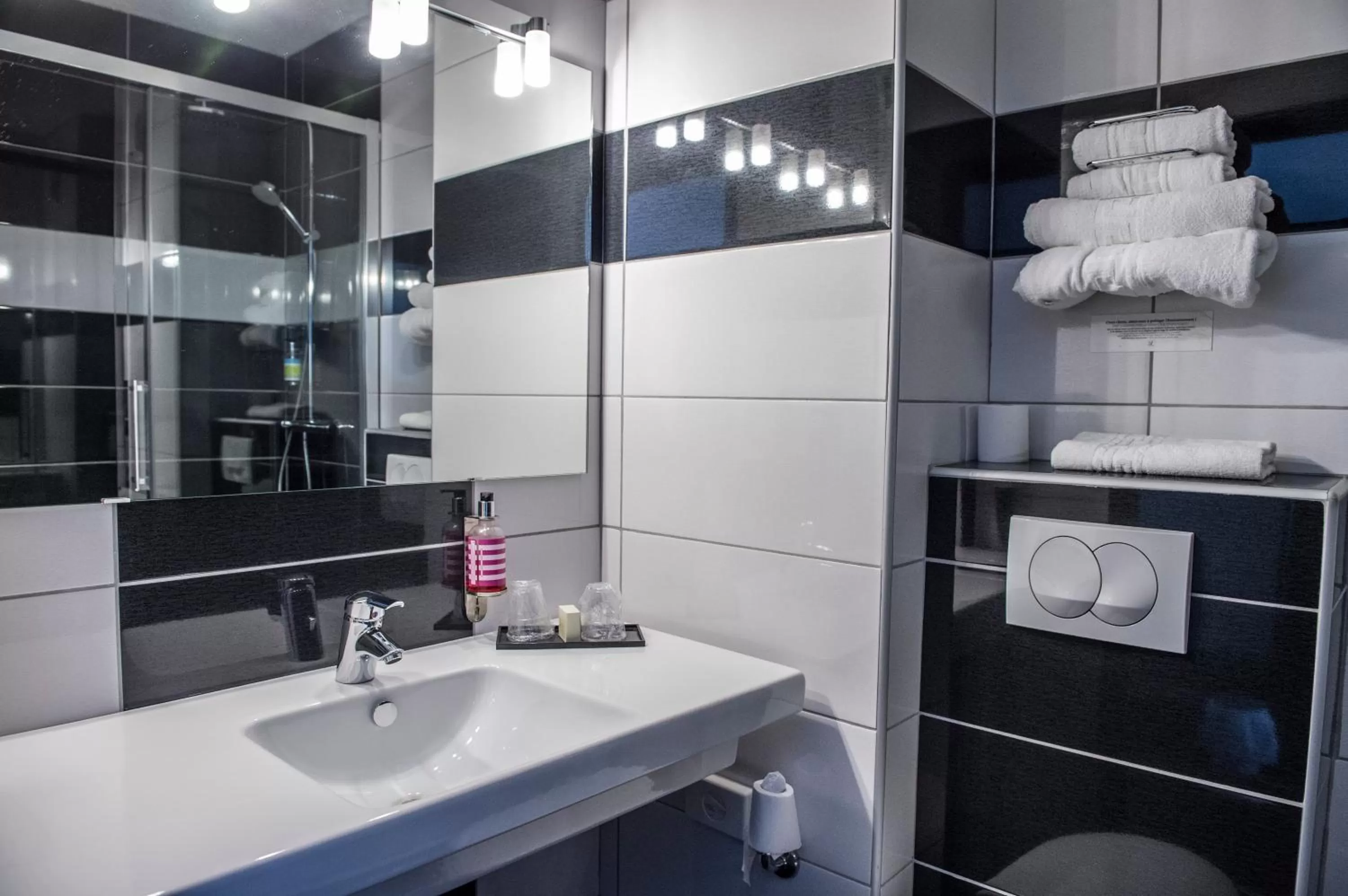 Shower in Logis Murtel