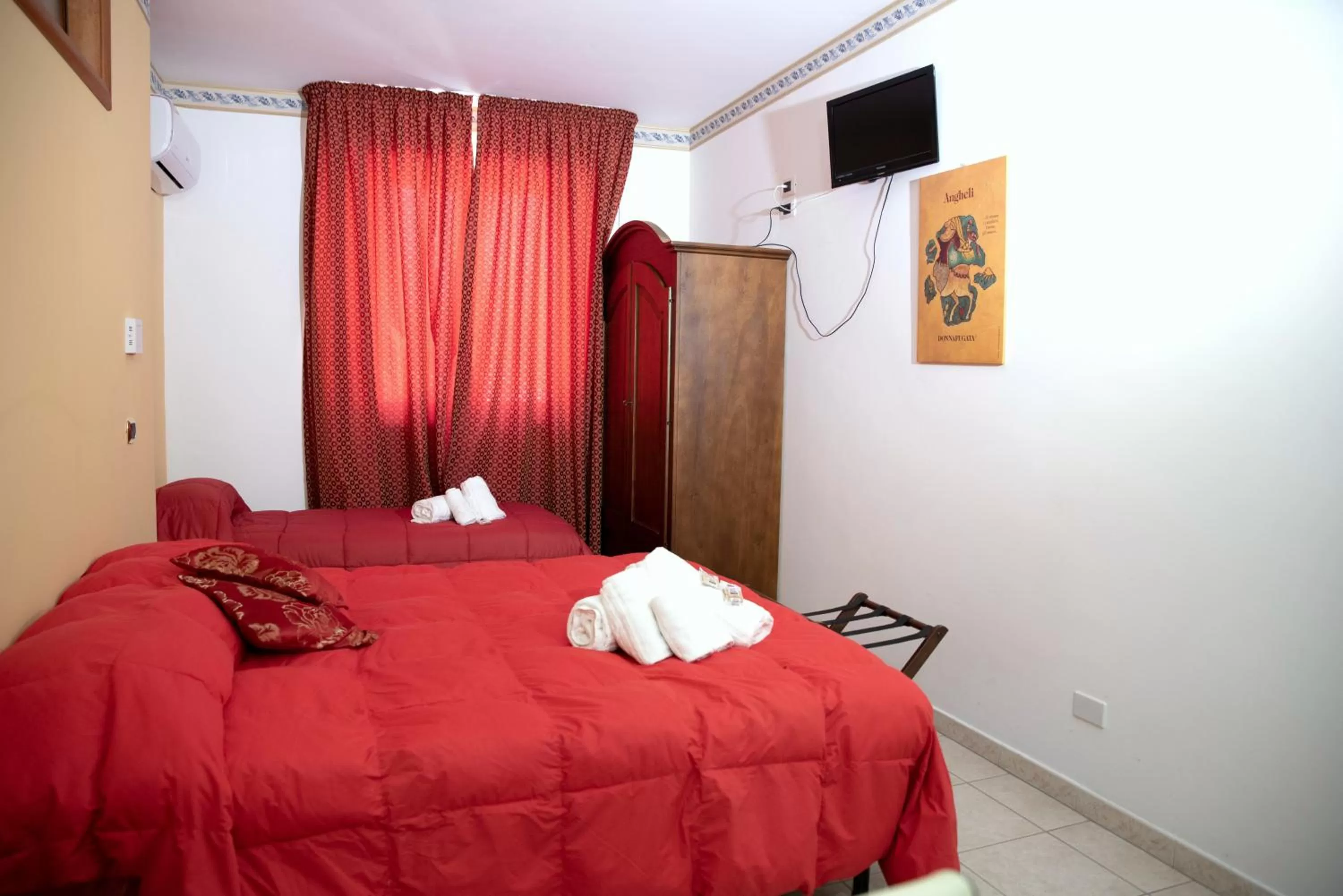 Bed in Carlo V - Holiday Rooms