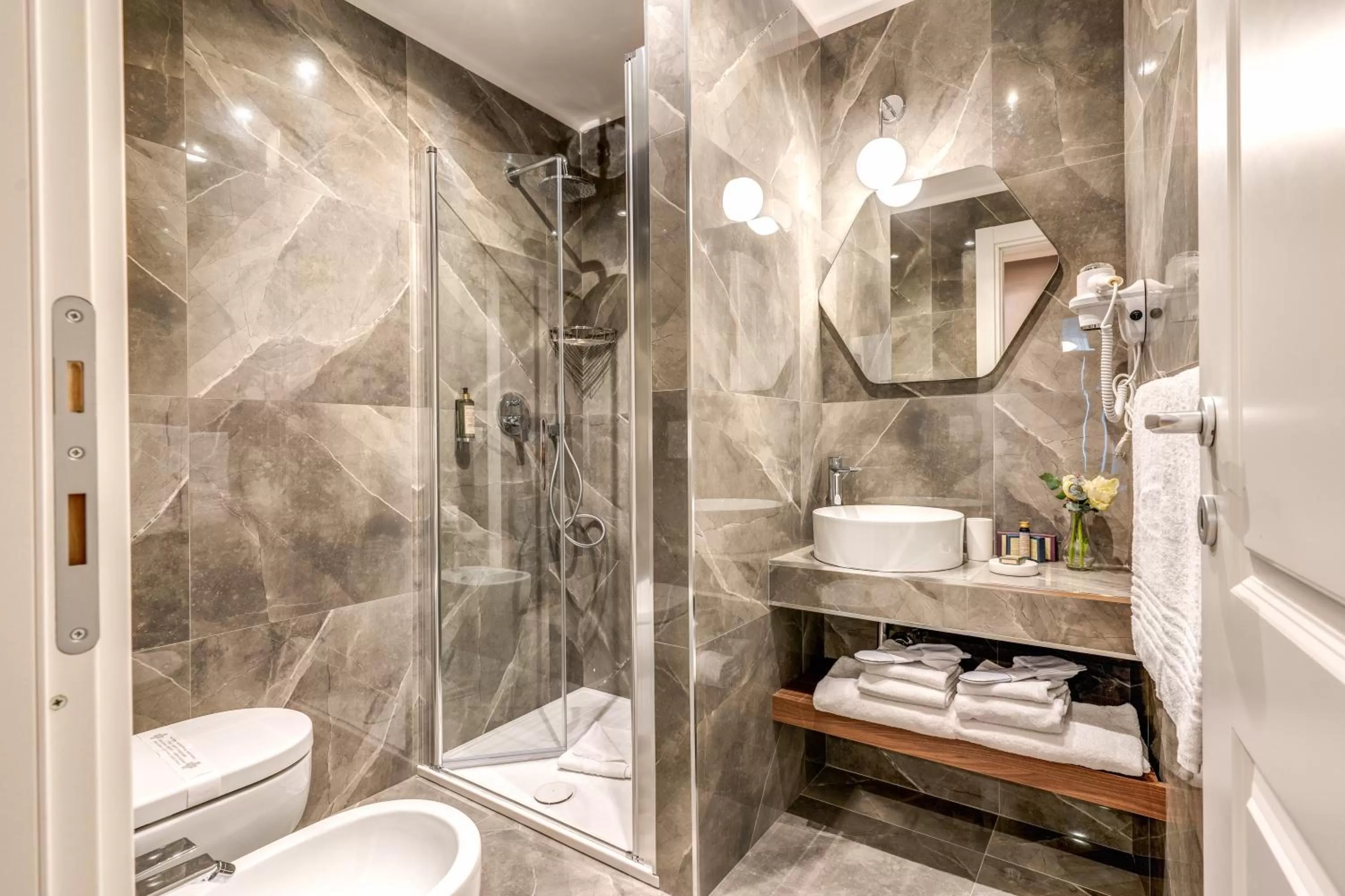 Shower in Tree Charme Parliament Boutique Hotel