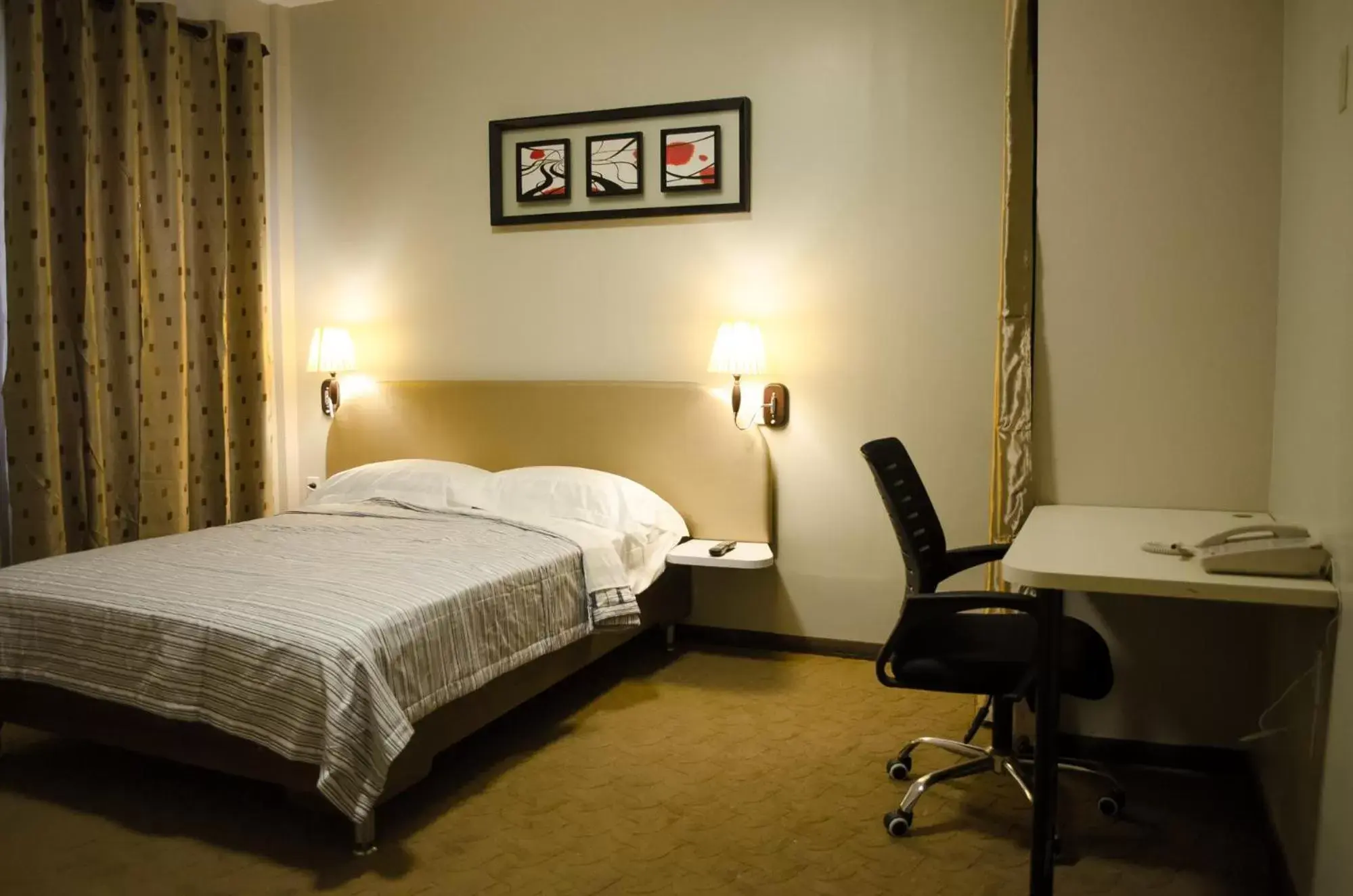 Standard Queen Room in Gess Hotel Standard Queen Room in Gess Hotel