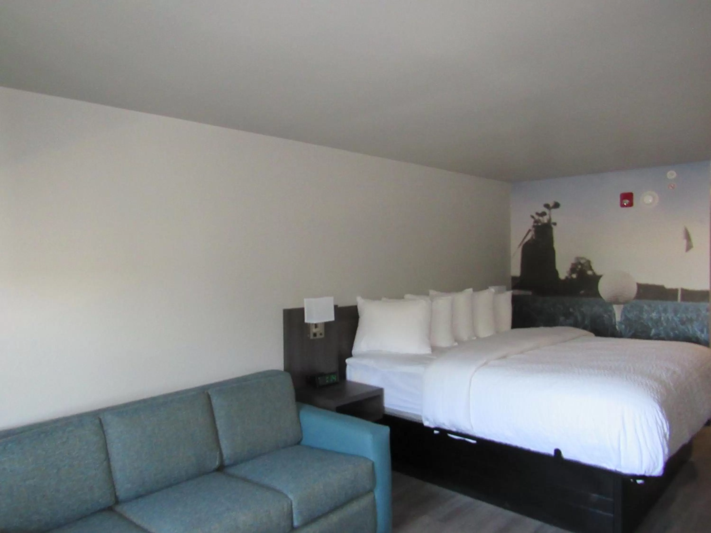 Photo of the whole room, Bed in Clarion Pointe McDonough