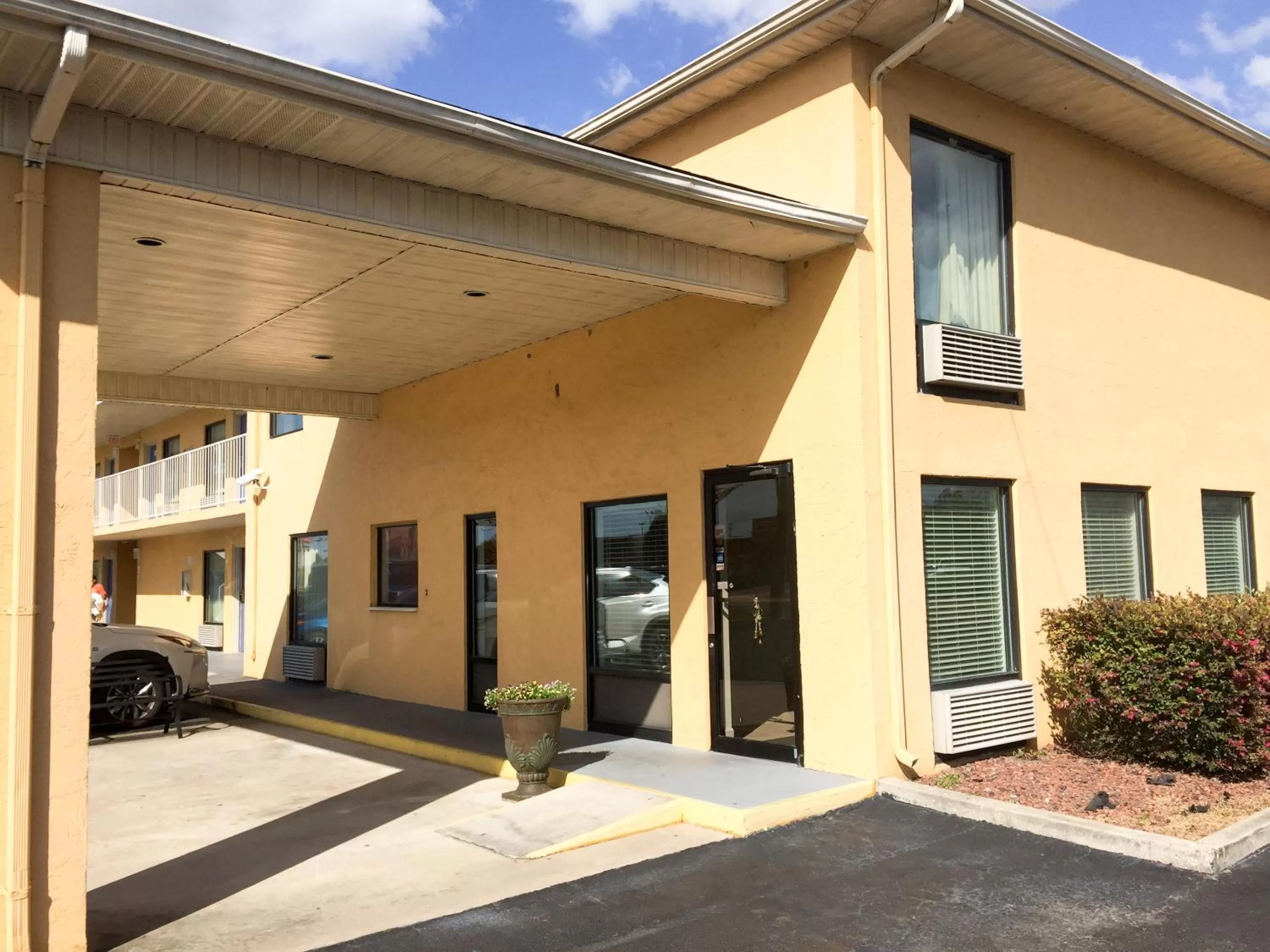 Facade/entrance in Motel 6-Macclenny, FL