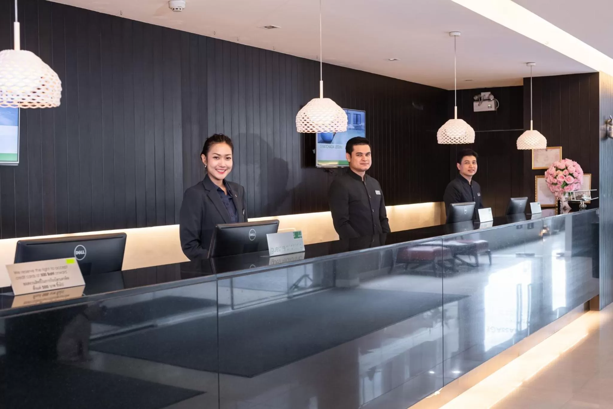 Lobby or reception in S Ratchada Leisure Hotel