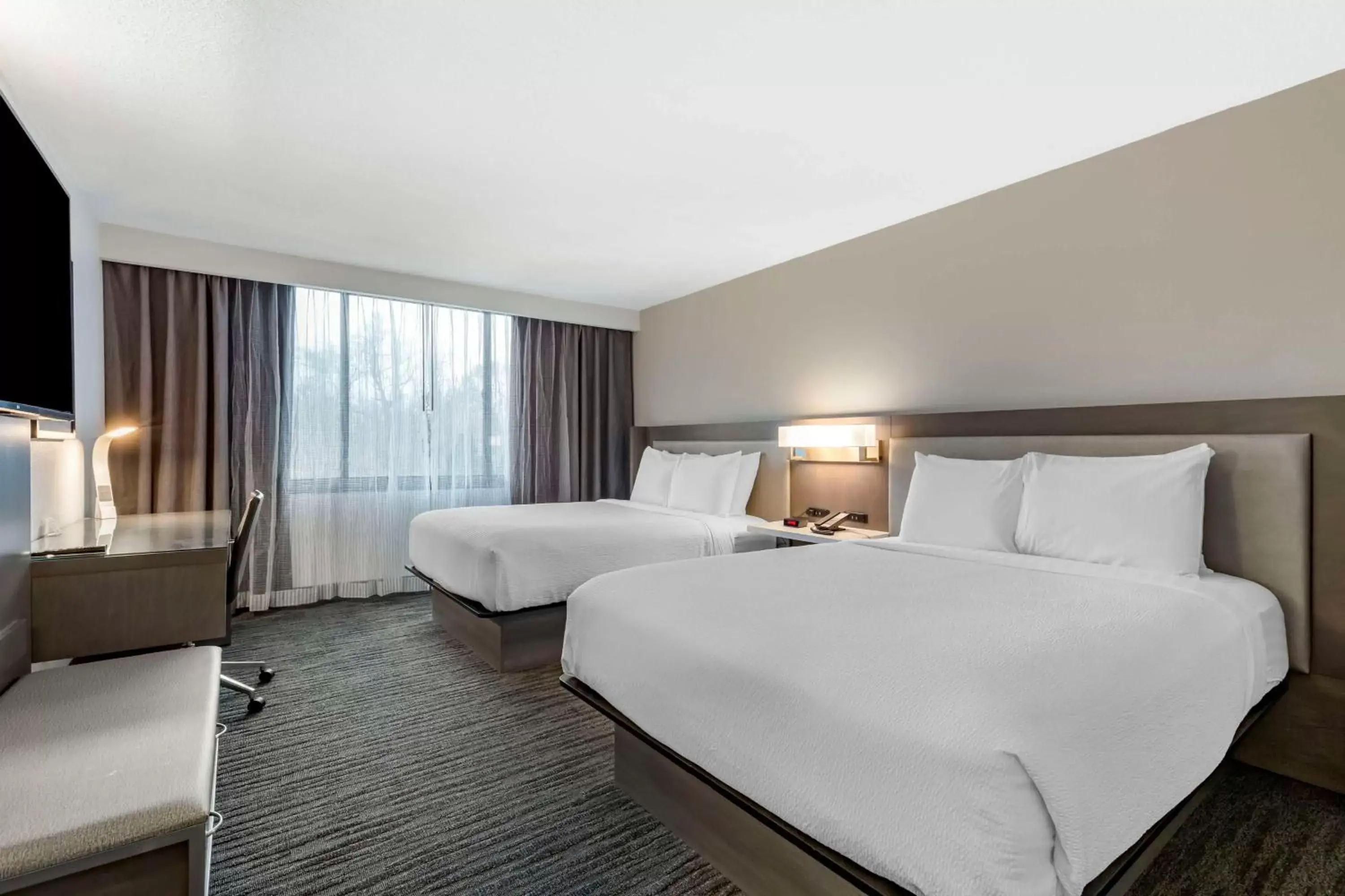 Queen Room with Two Queen Beds and Bath Tub - Mobility/Hearing Accessible - Non-Smoking in Best Western Premier Rockville Hotel & Suites Queen Room with Two Queen Beds and Bath Tub - Mobility/Hearing Accessible - Non-Smoking in Best Western Premier Rockville Hotel & Suites