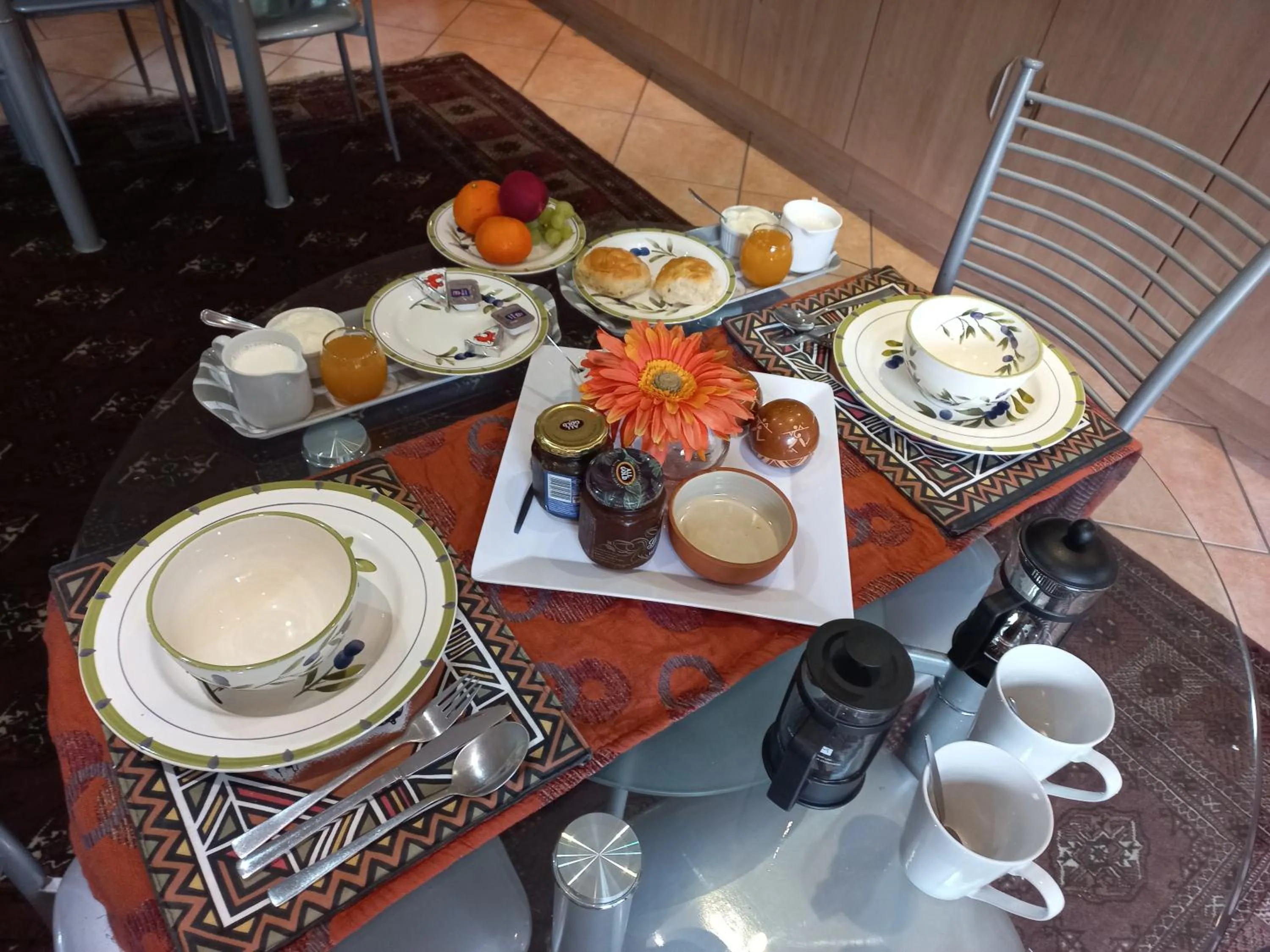 Breakfast in Cherry Tree Cottage B&B Linden