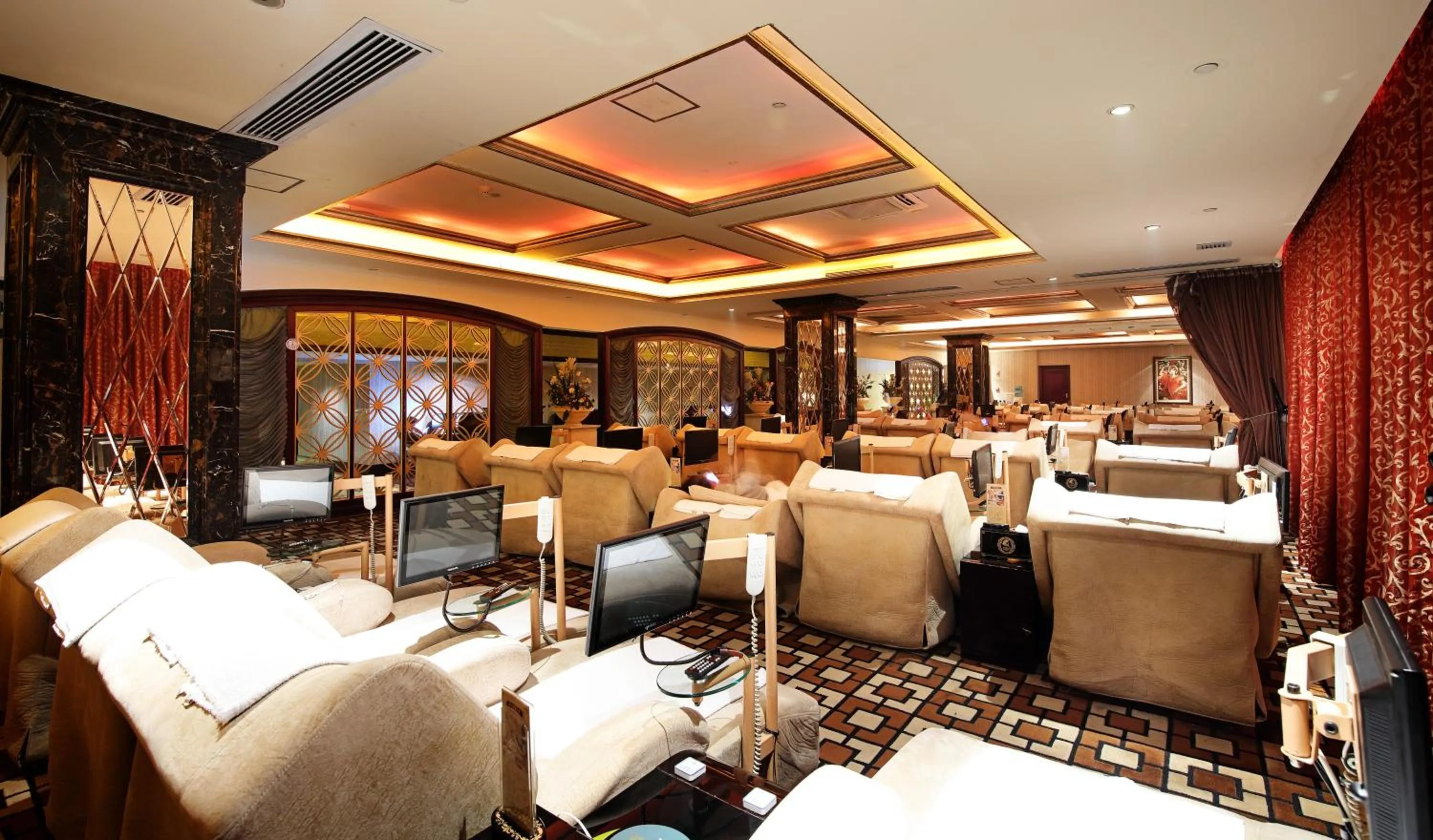 Spa and wellness centre/facilities in Royal Mediterranean Hotel