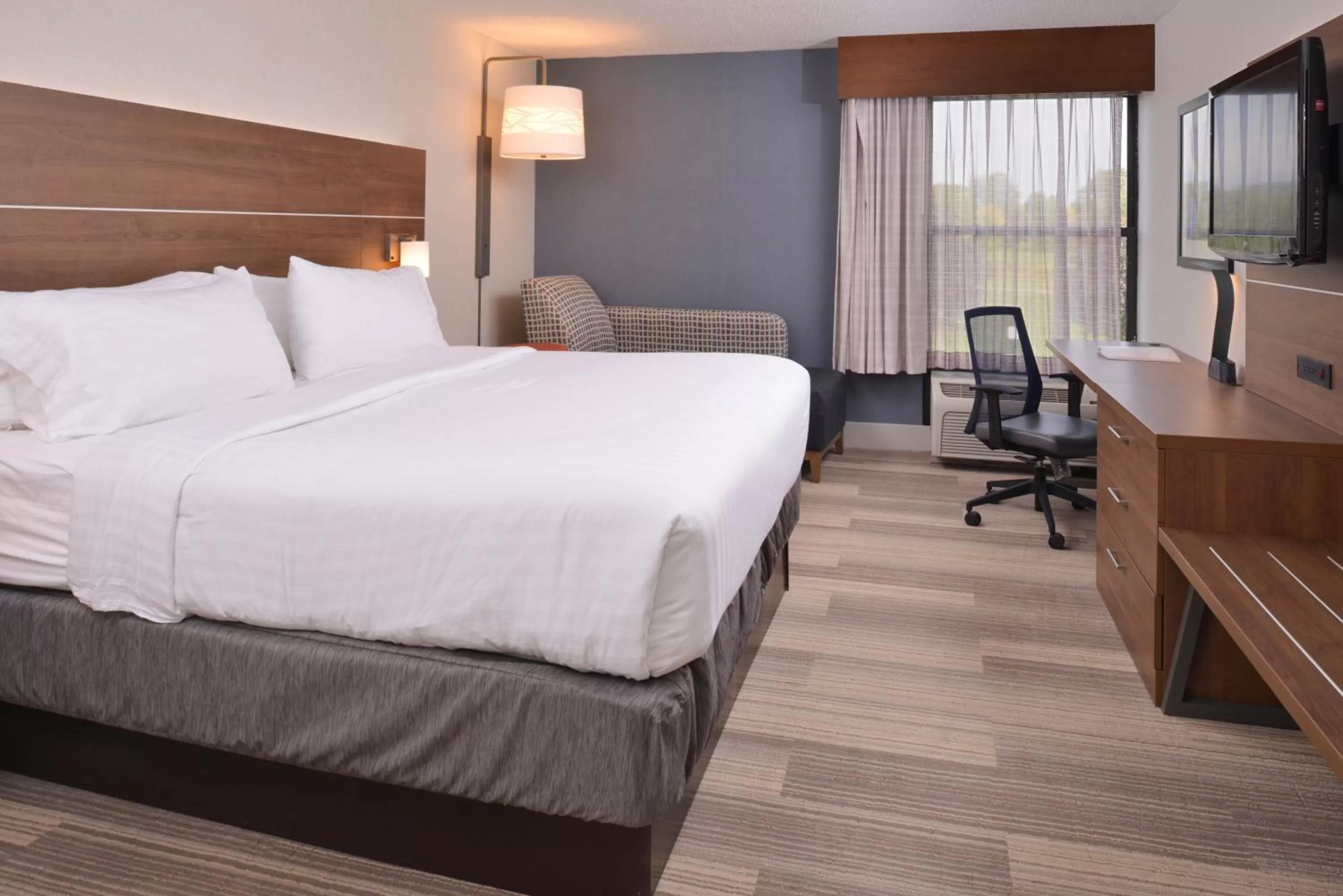 Photo of the whole room, Bed in Holiday Inn Express Olean by IHG