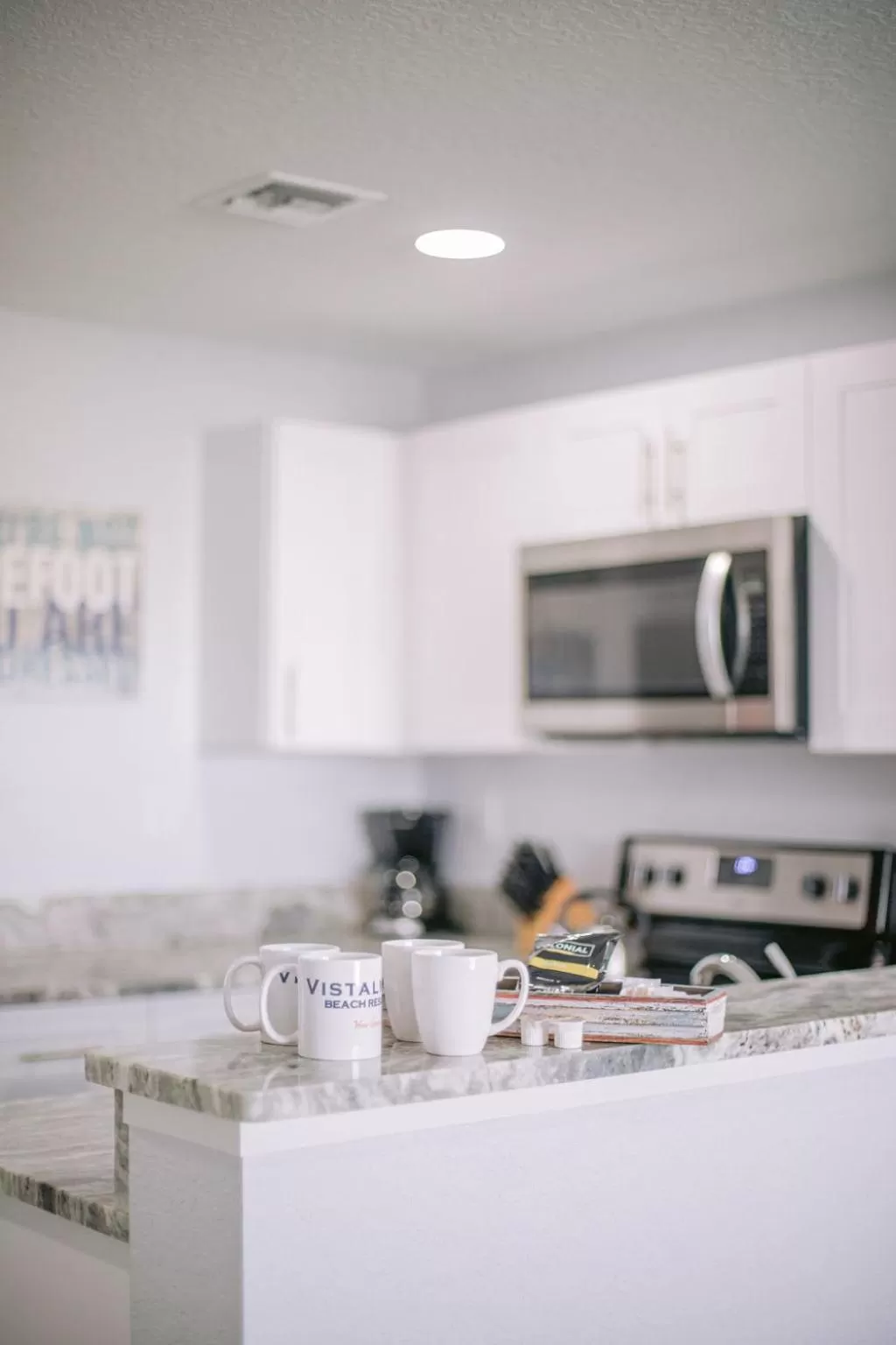 Kitchen or kitchenette in Vistalmar Beach Resort