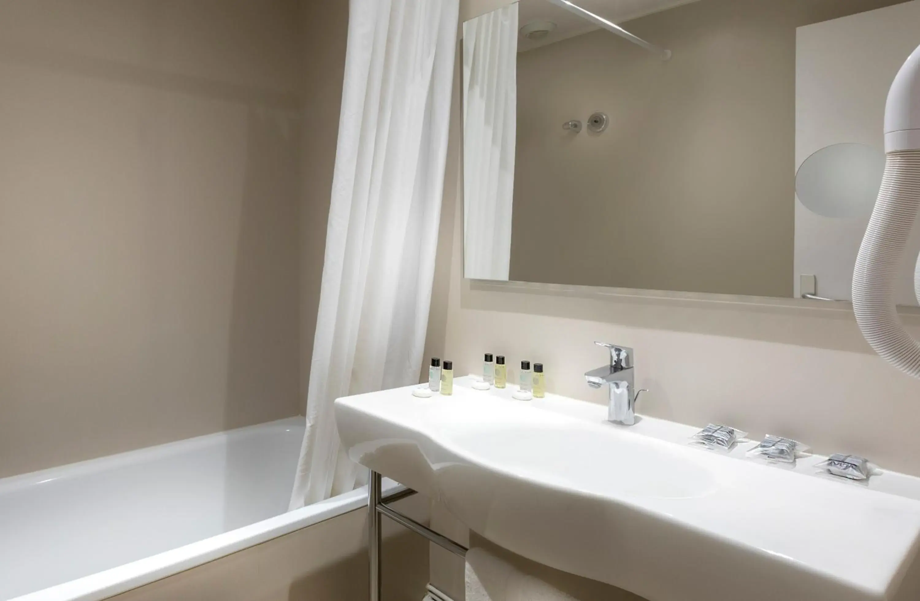 Triple Room in Hôtel Du Lion Triple Room in Hôtel Du Lion