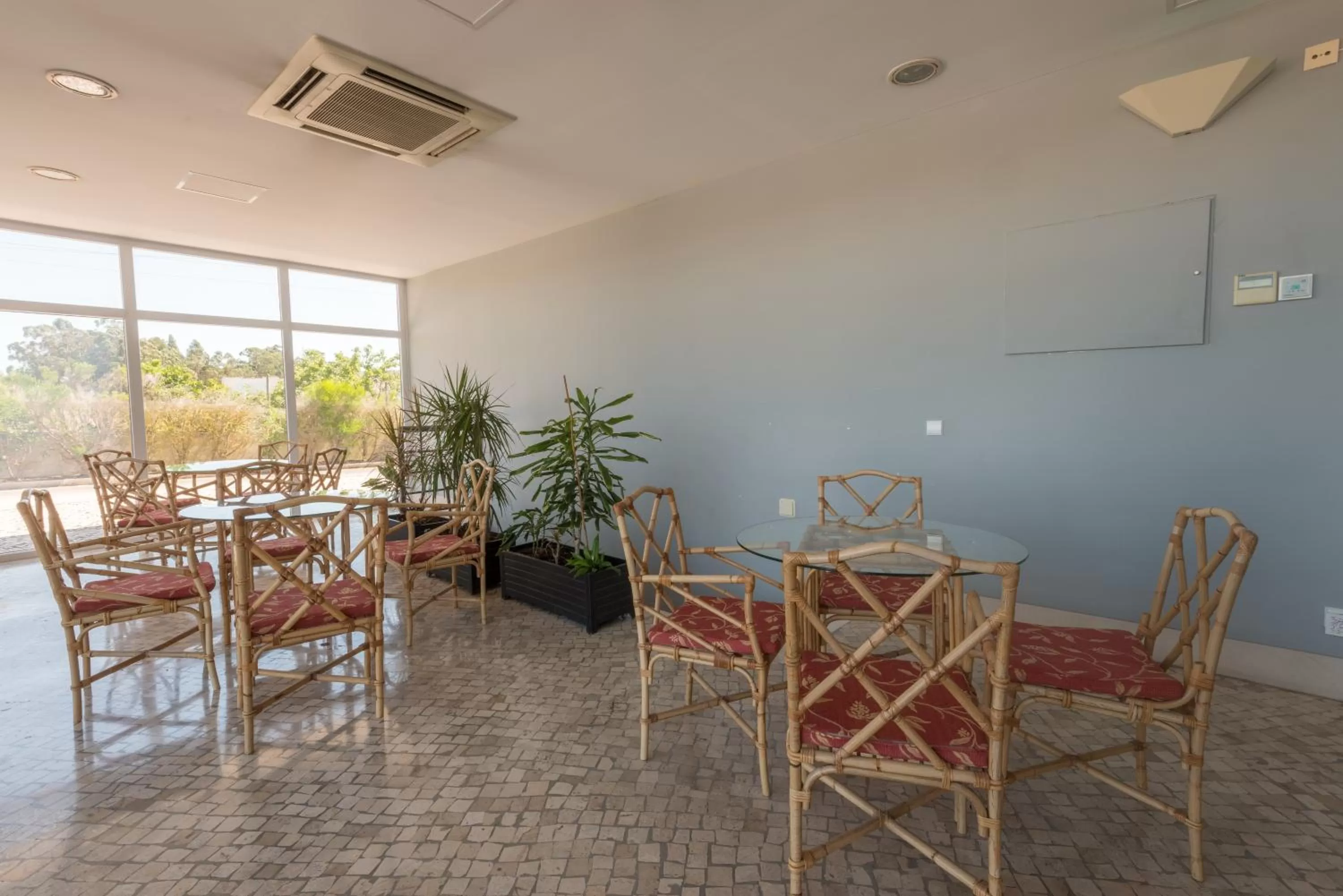 Lounge or bar in Amazonia Palmela Apartamentos Turisticos