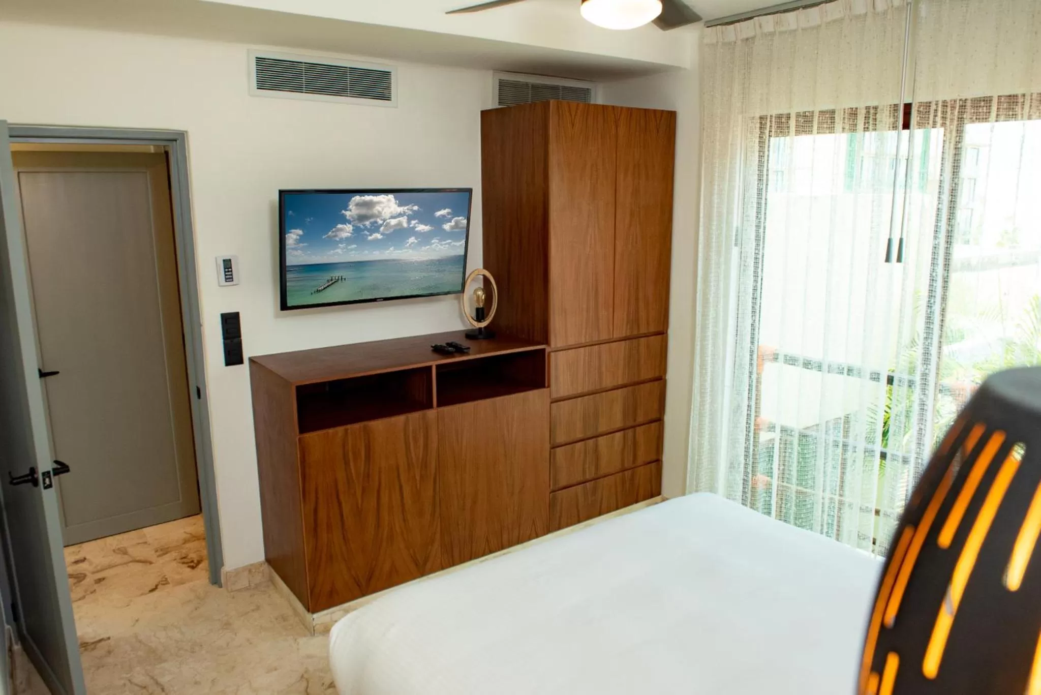 TV and multimedia, Bed in Maya Villa Condo Hotel and Beachclub