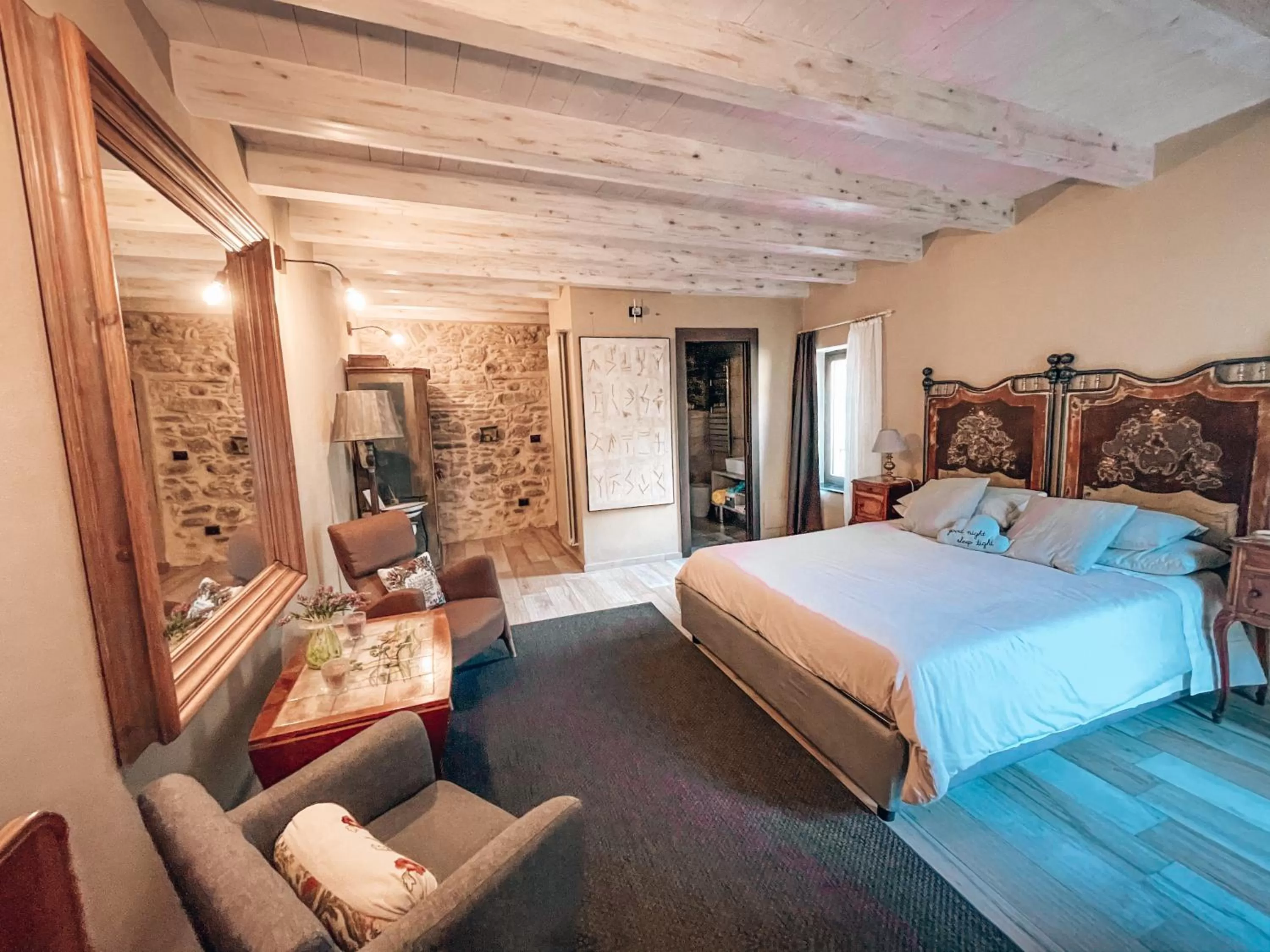 Bathroom, Bed in Talking Stones