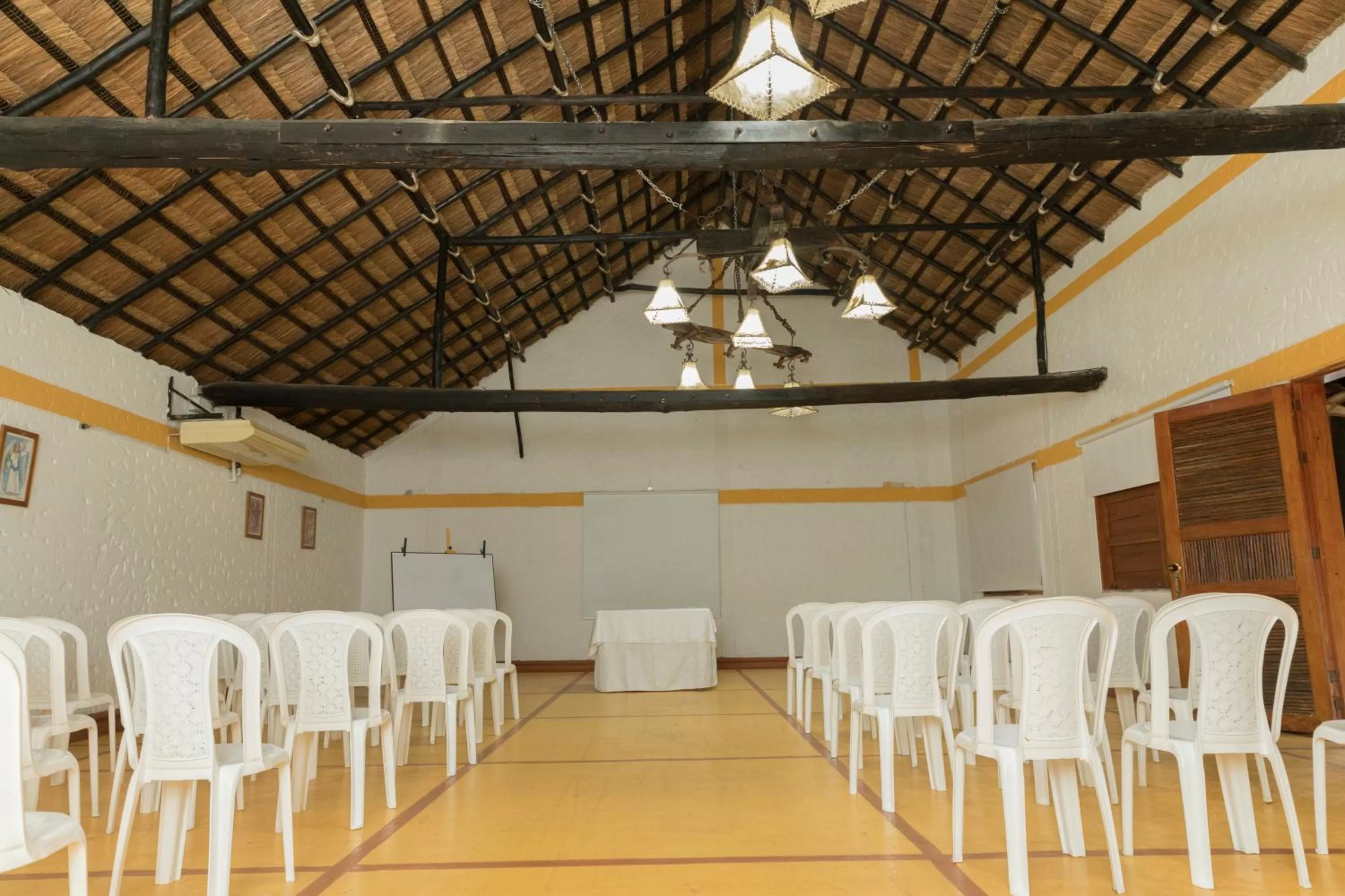 Property building, Banquet Facilities in Hotel Portón del Sol