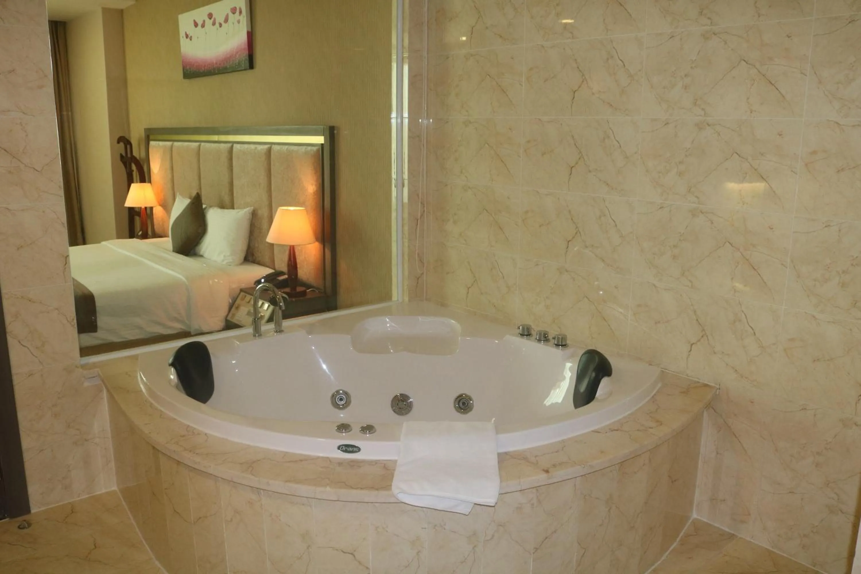 Massage, Bed in Muong Thanh Luxury Can Tho Hotel